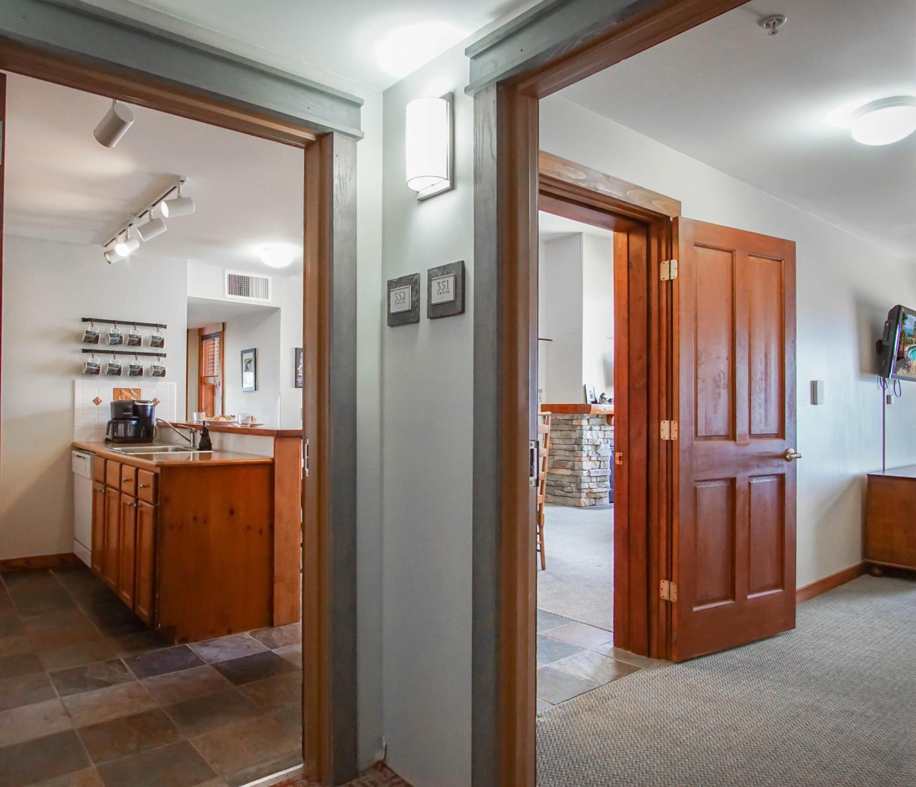 Ski in/ Ski out! Rimfire 351/352 Spacious and Cozy 2