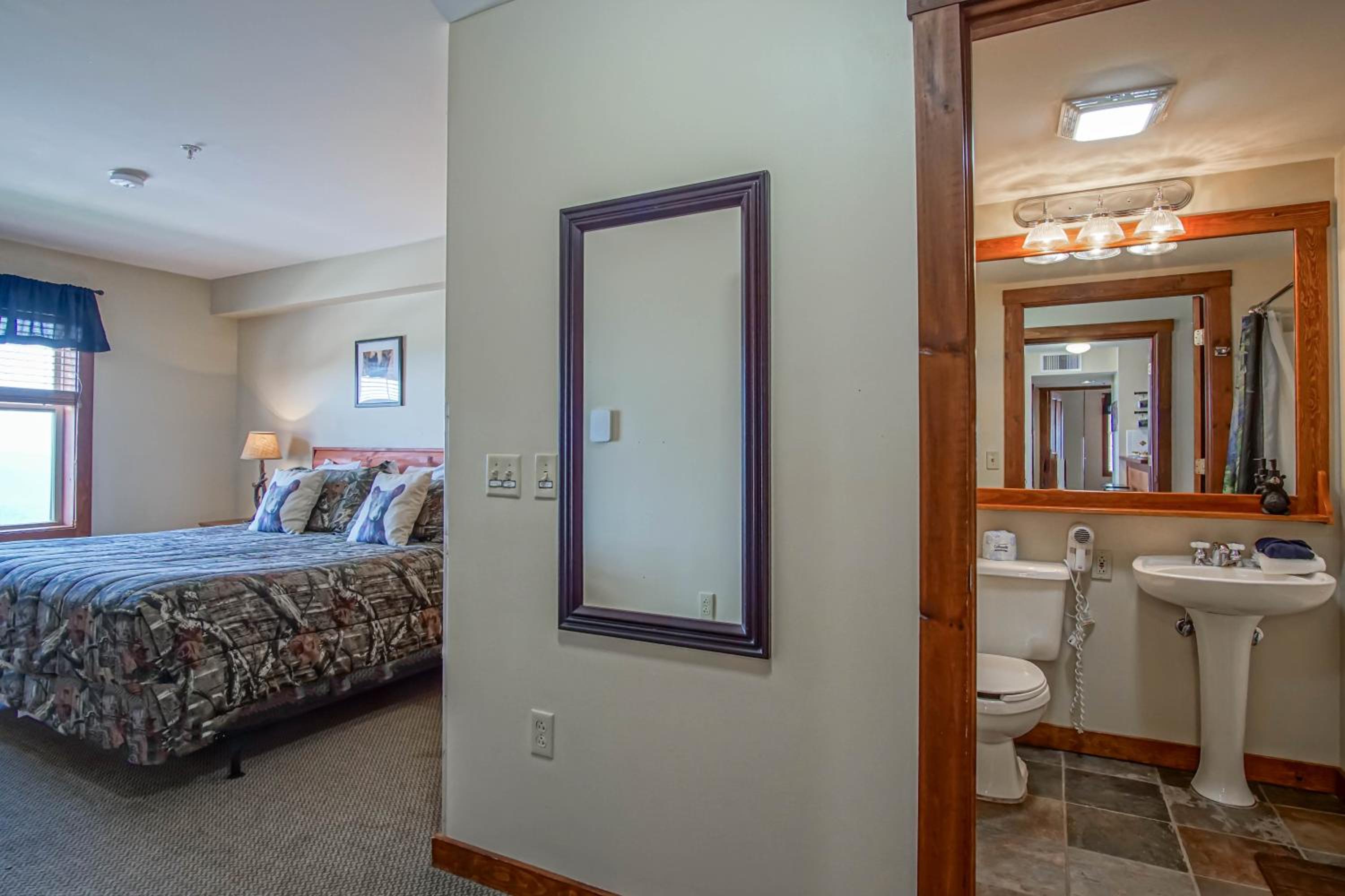 Ski in/ Ski out! Rimfire 351/352 Spacious and Cozy 2