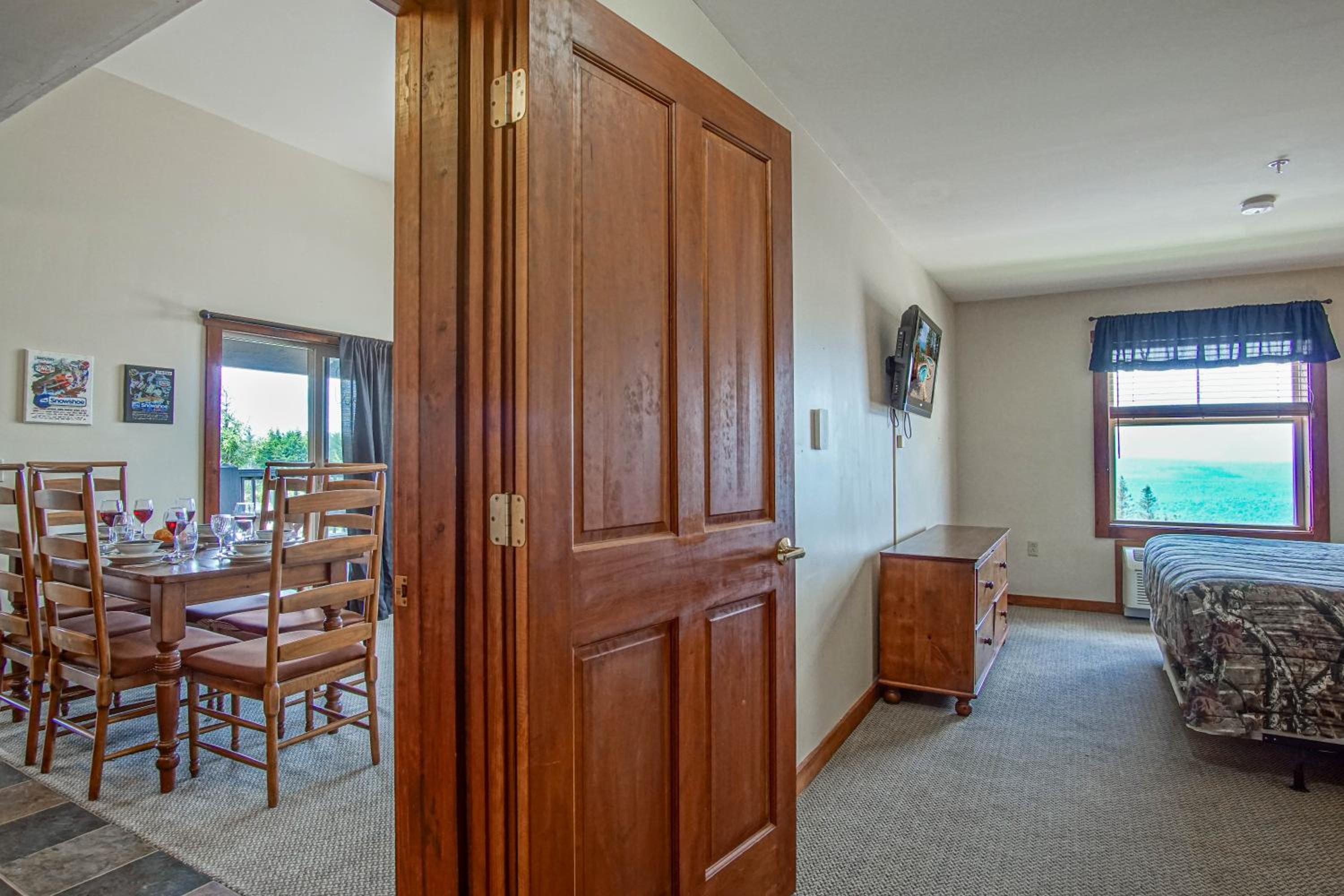 Ski in/ Ski out! Rimfire 351/352 Spacious and Cozy 2