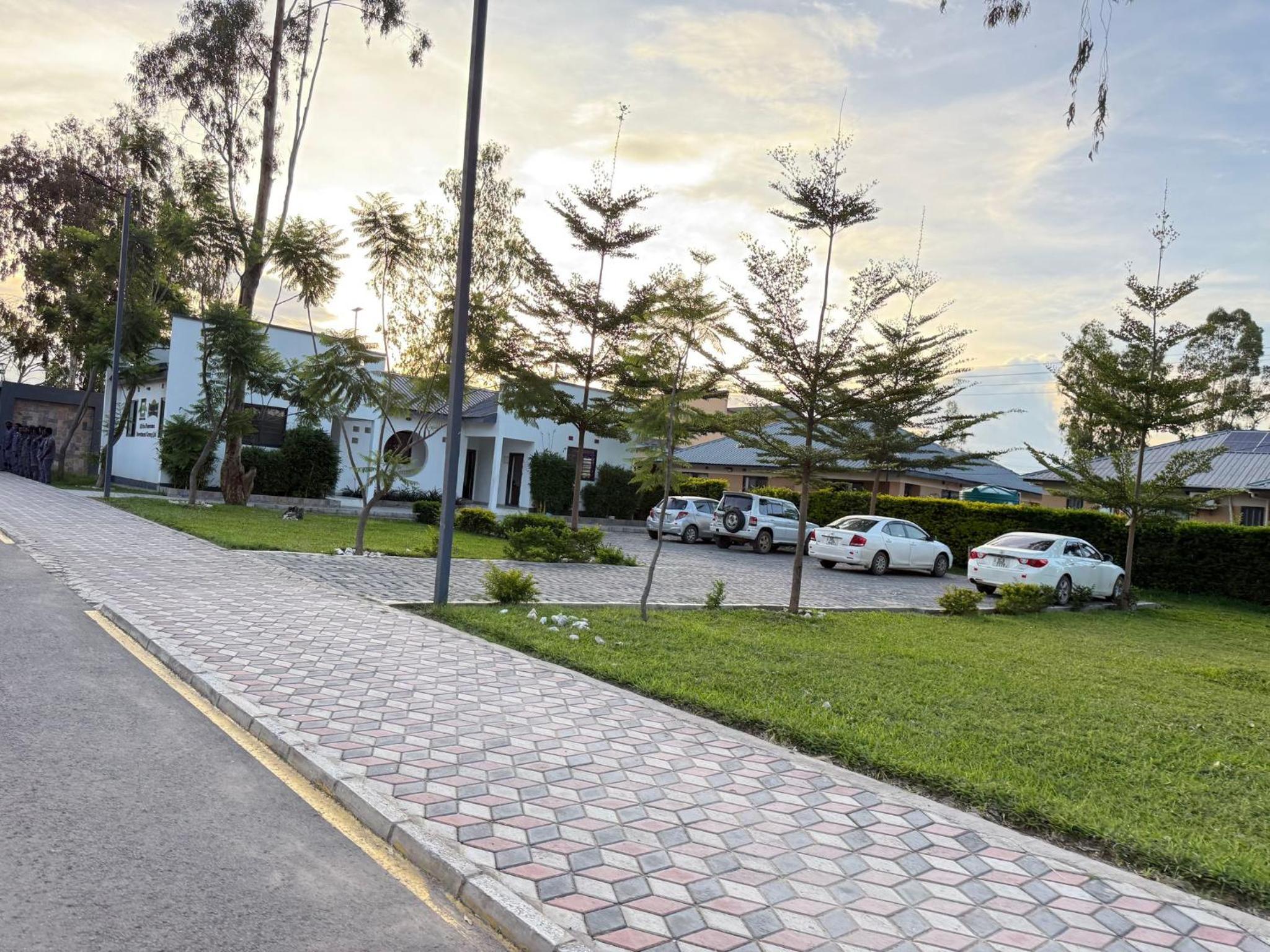 Stand alone Executive 2BR villa in Emerald Hill Estate Move In Ready All Comfort