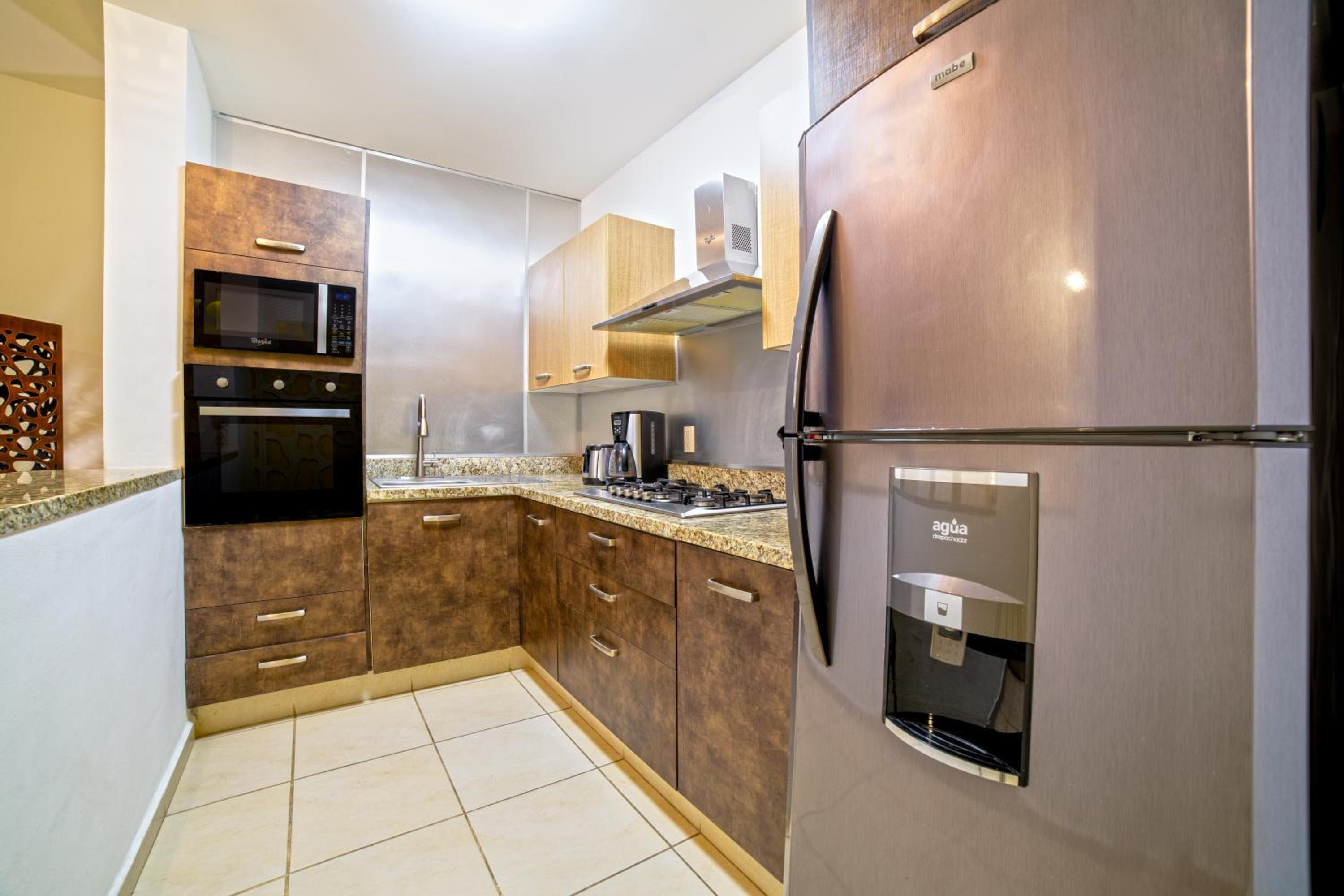 Lisboa Condominium - Modern Stay in Versalles