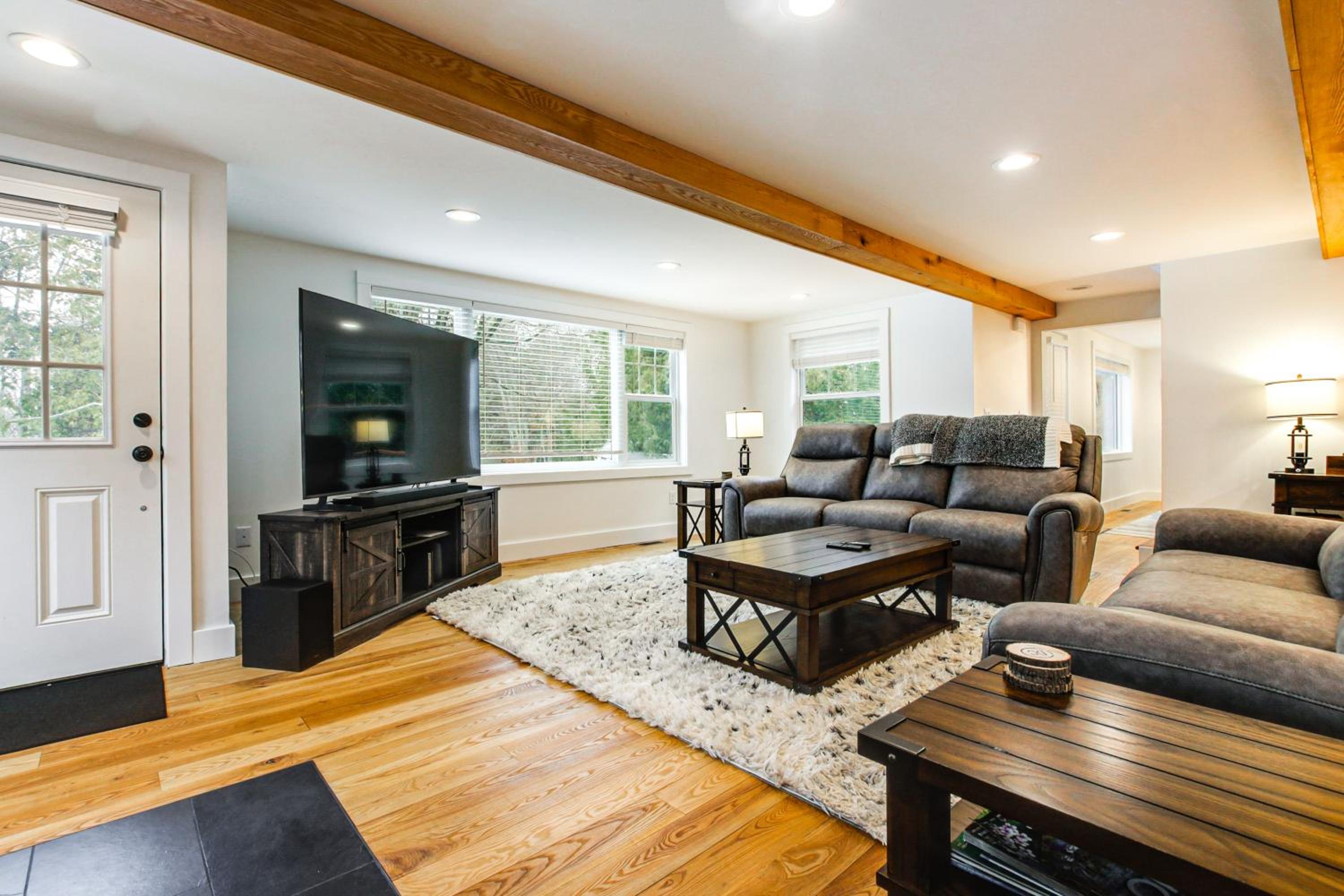 3 Mi to Sister Bay Beach Family Home with Yard