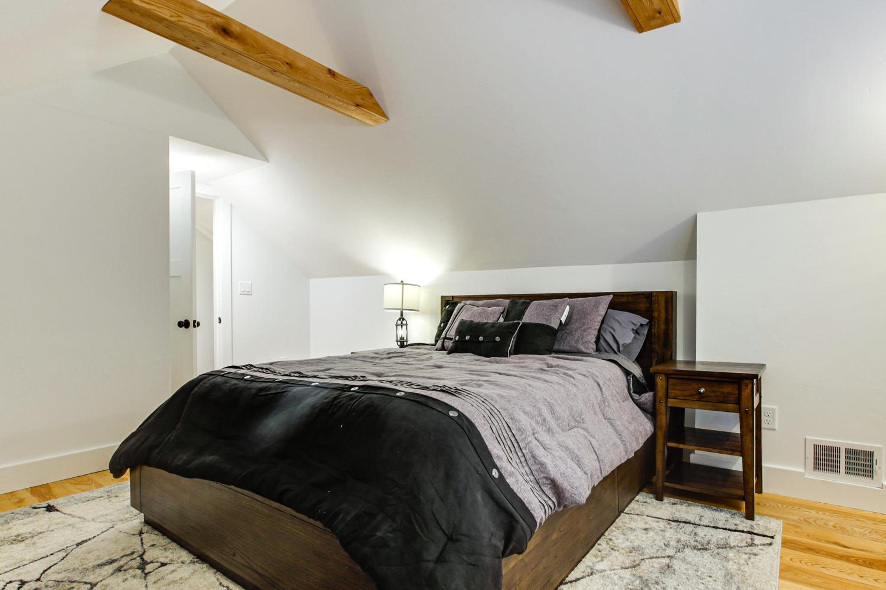 3 Mi to Sister Bay Beach Family Home with Yard