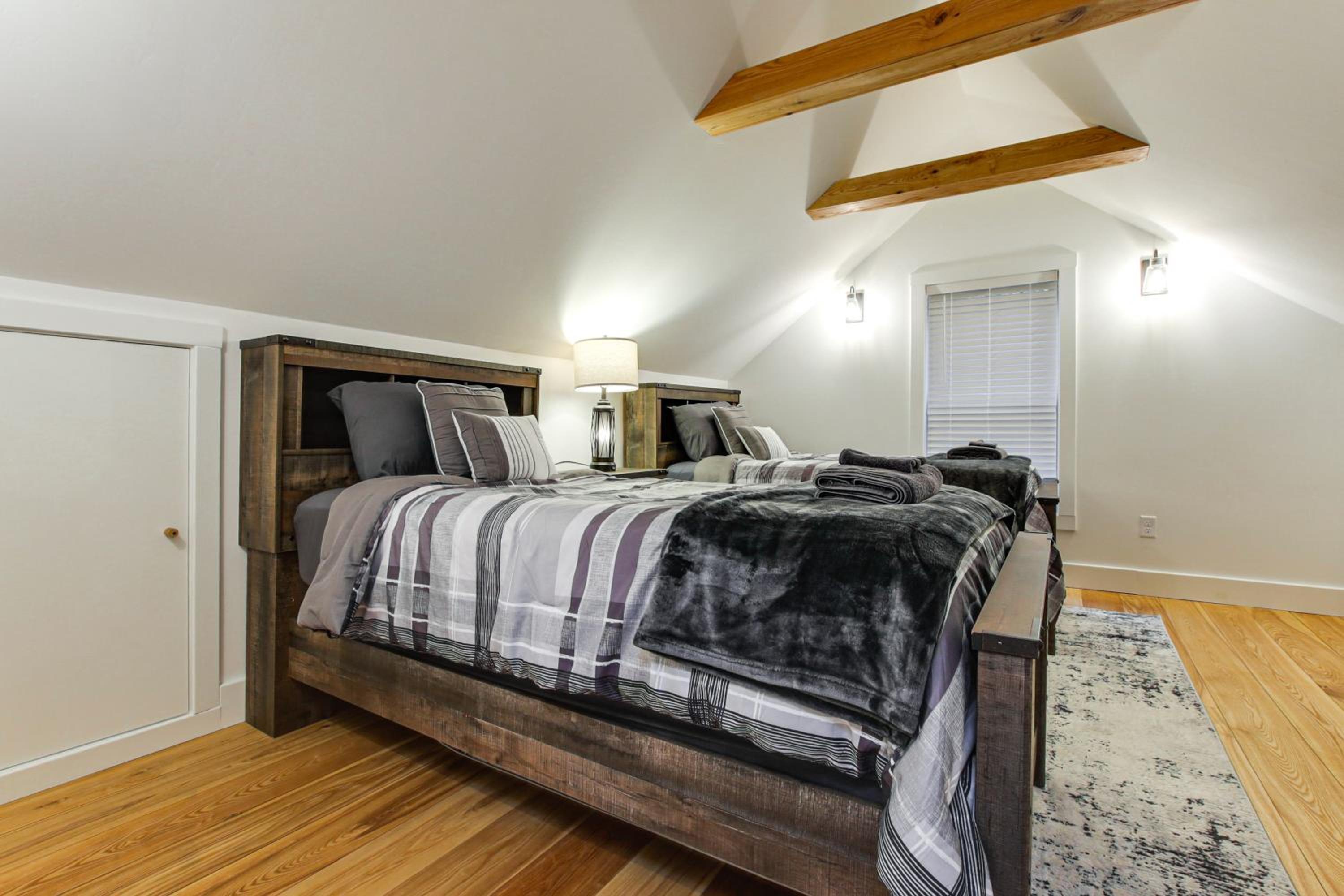 3 Mi to Sister Bay Beach Family Home with Yard