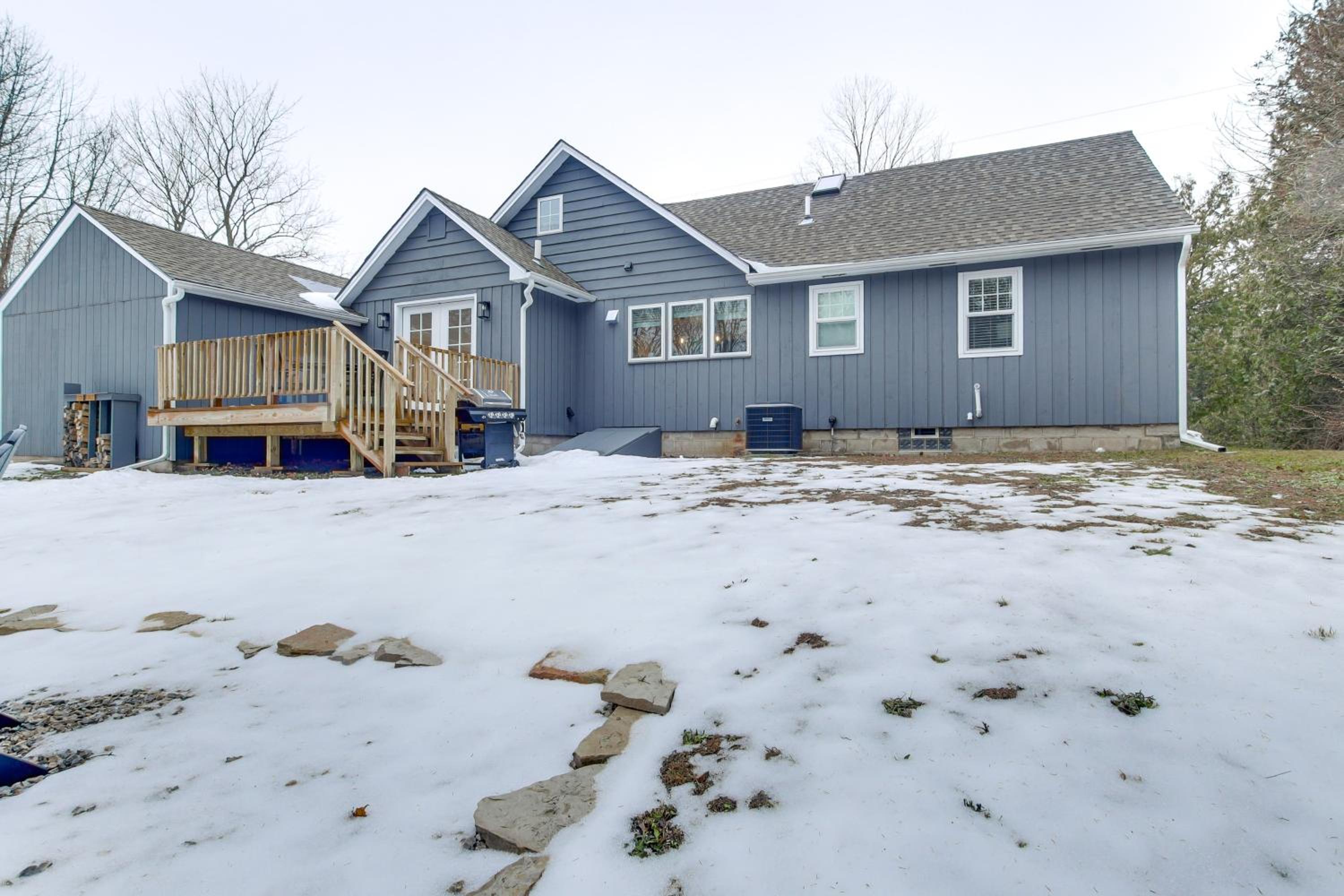 3 Mi to Sister Bay Beach Family Home with Yard