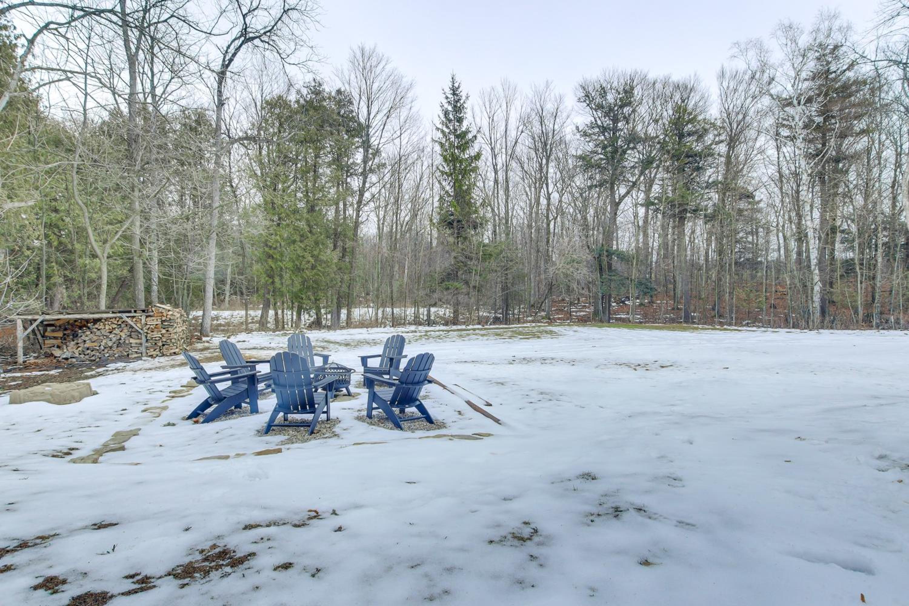 3 Mi to Sister Bay Beach Family Home with Yard
