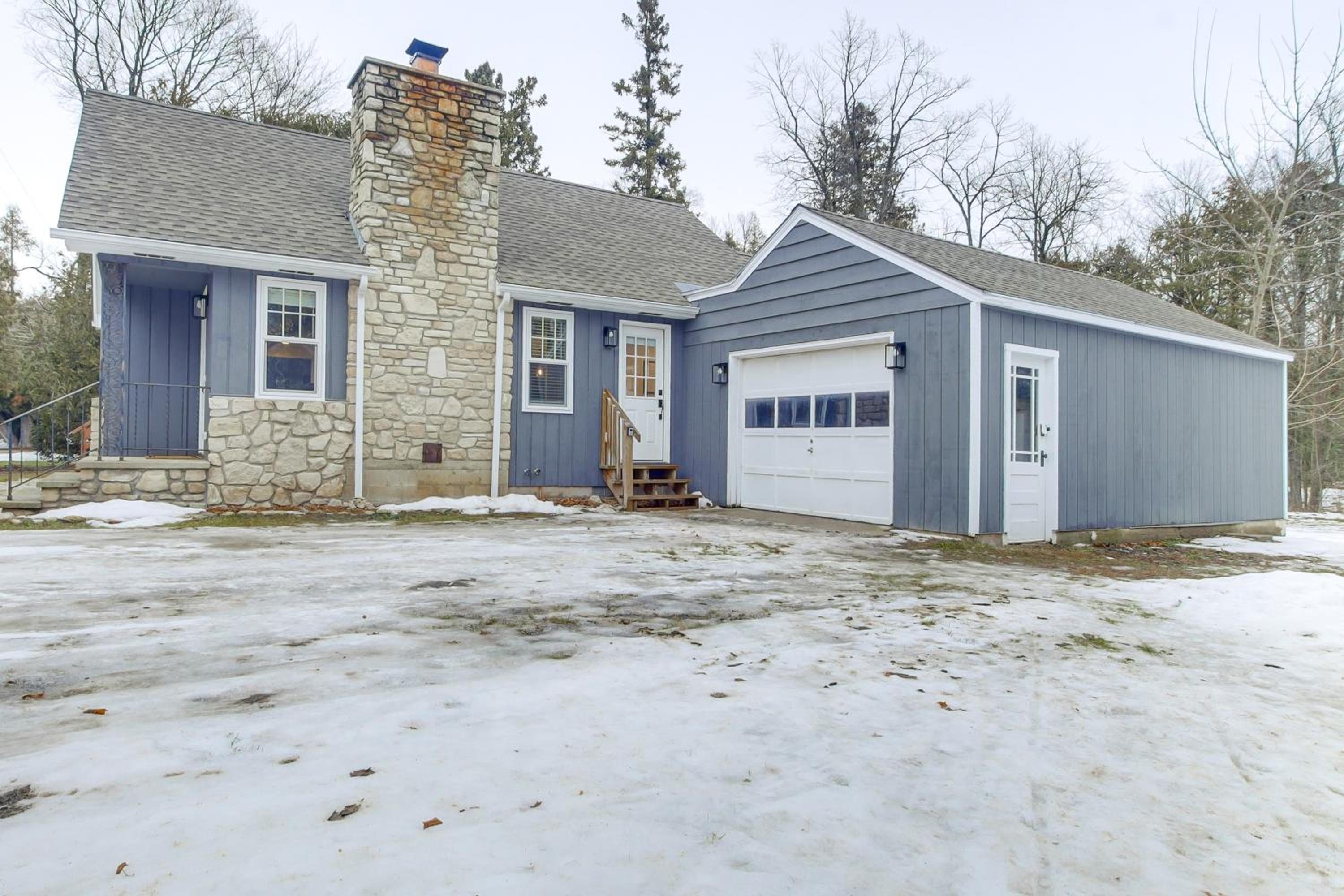 3 Mi to Sister Bay Beach Family Home with Yard