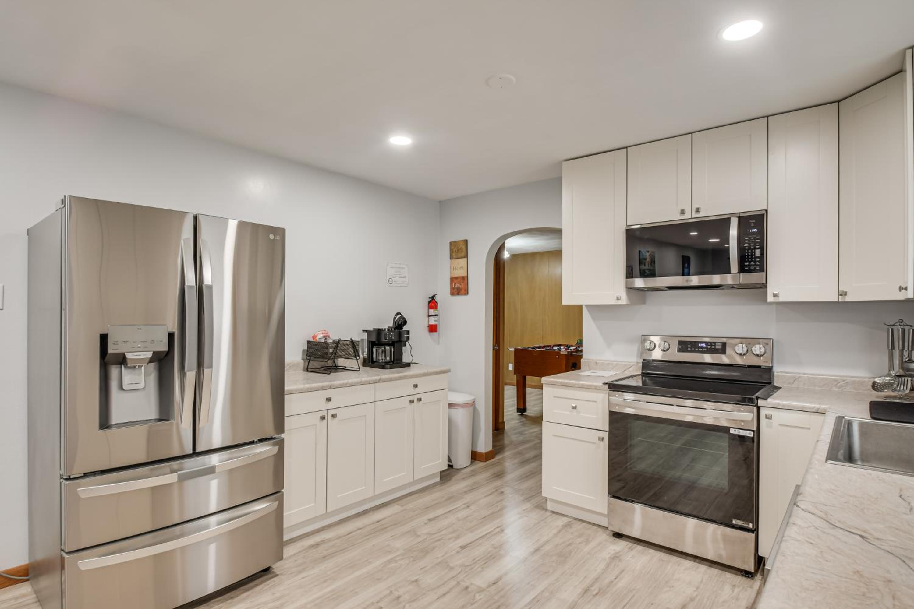 1 Mi to Rock Riverfront Family-Friendly Retreat!