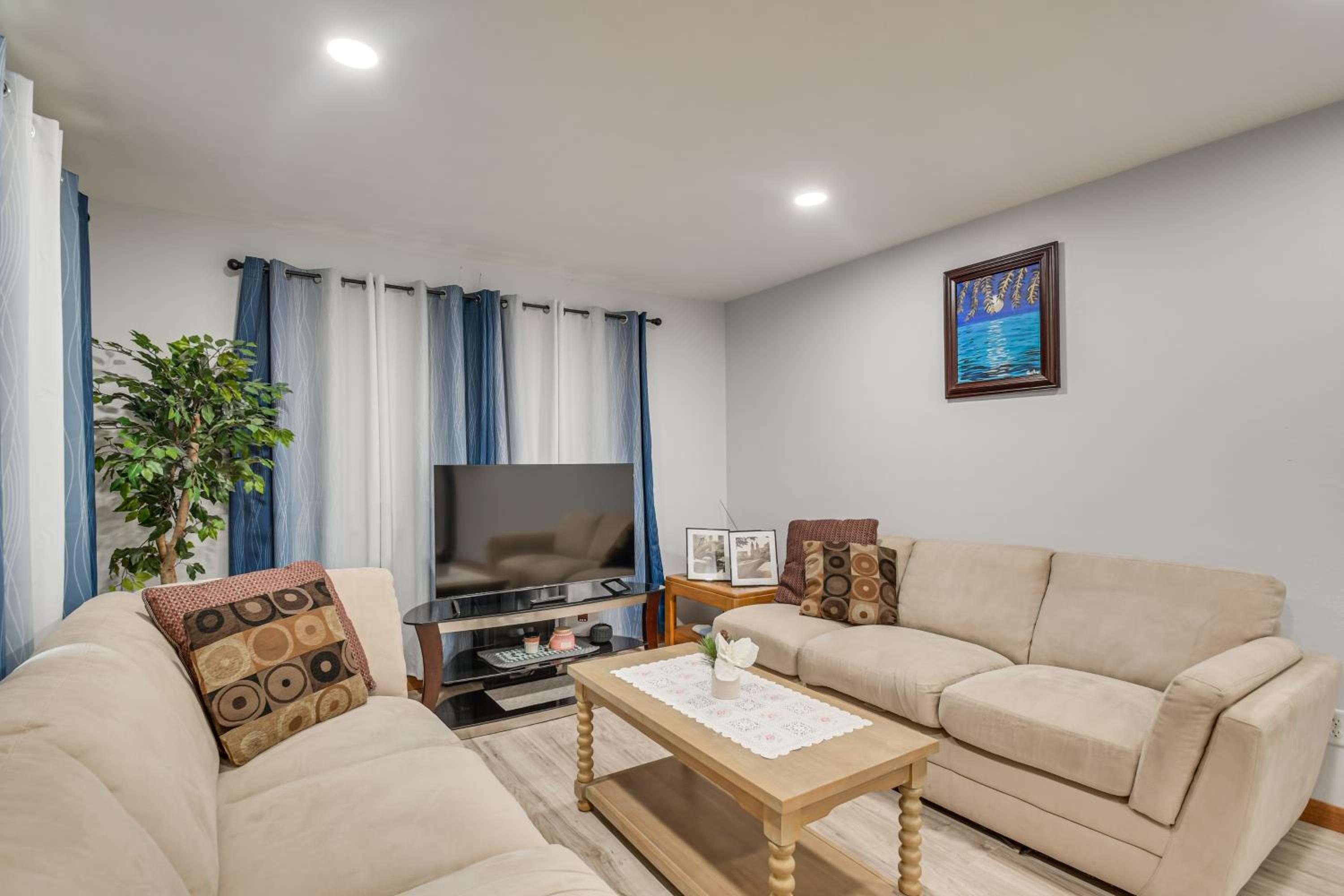 1 Mi to Rock Riverfront Family-Friendly Retreat!