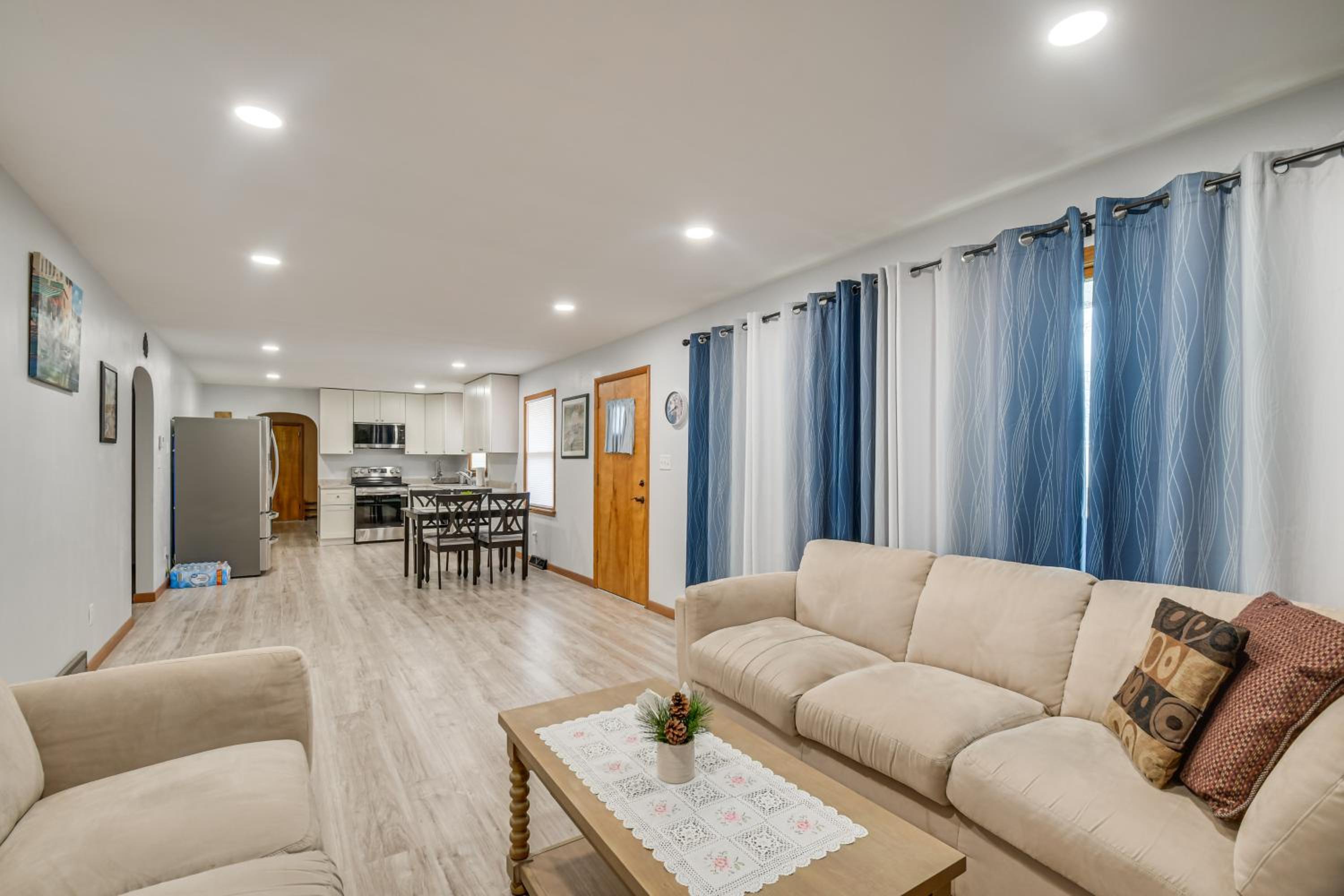 1 Mi to Rock Riverfront Family-Friendly Retreat!