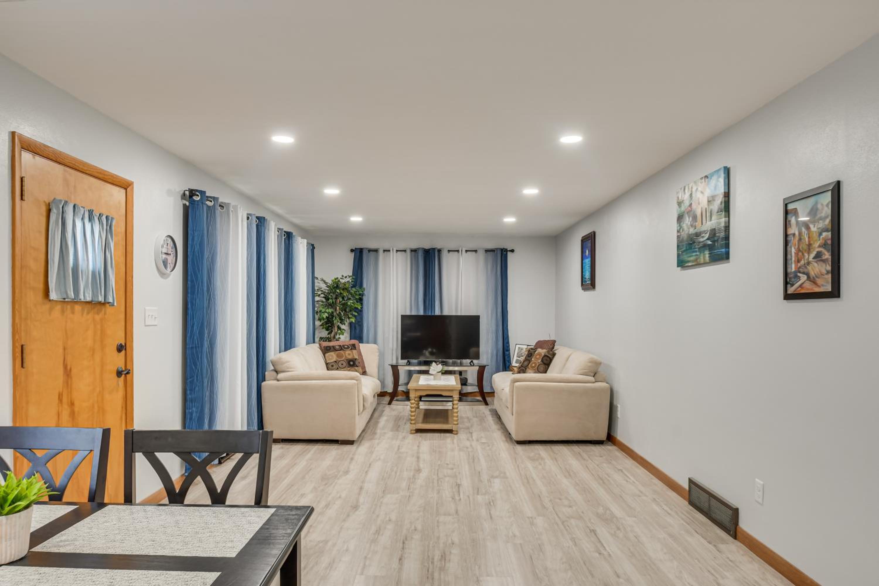 1 Mi to Rock Riverfront Family-Friendly Retreat!
