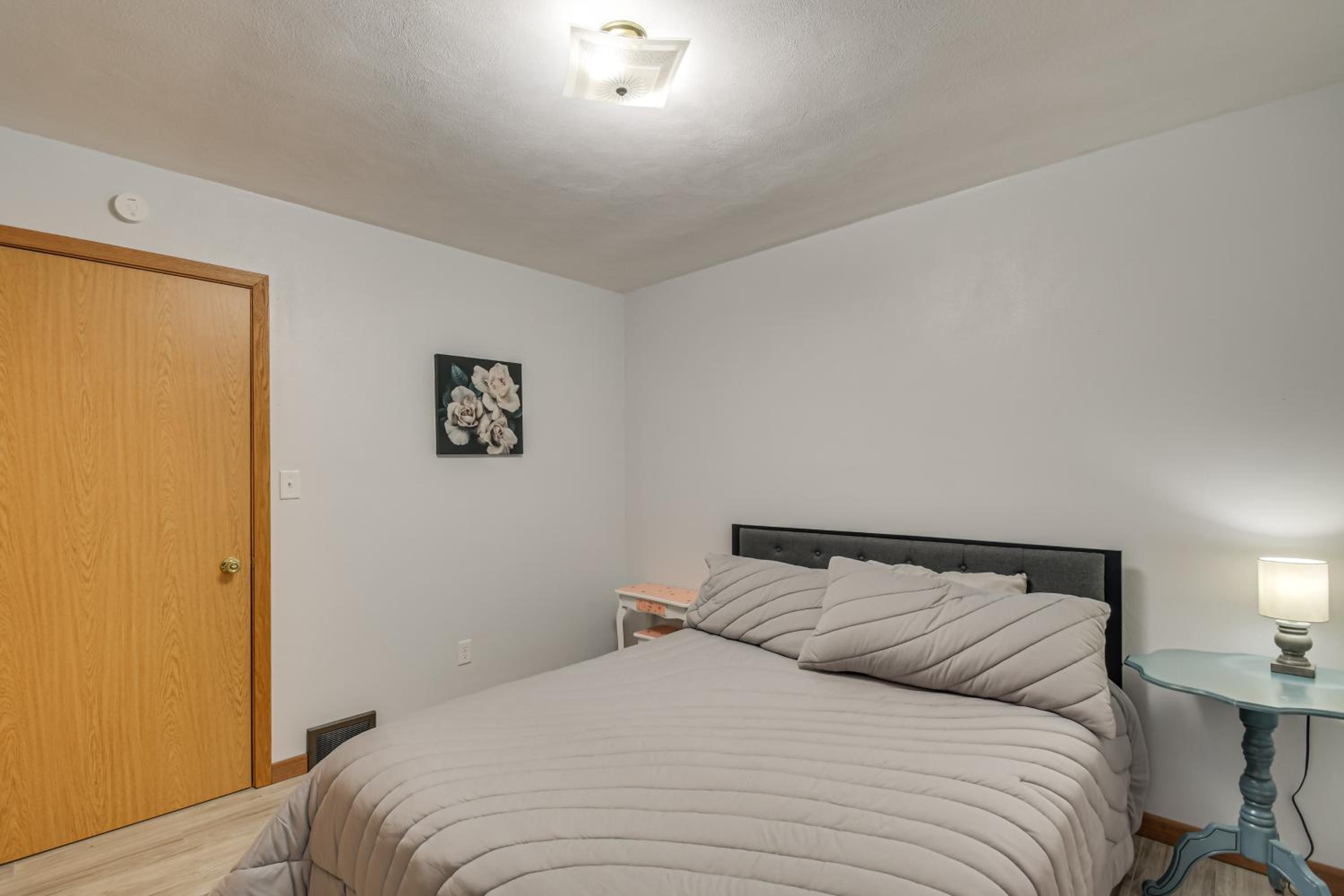 1 Mi to Rock Riverfront Family-Friendly Retreat!