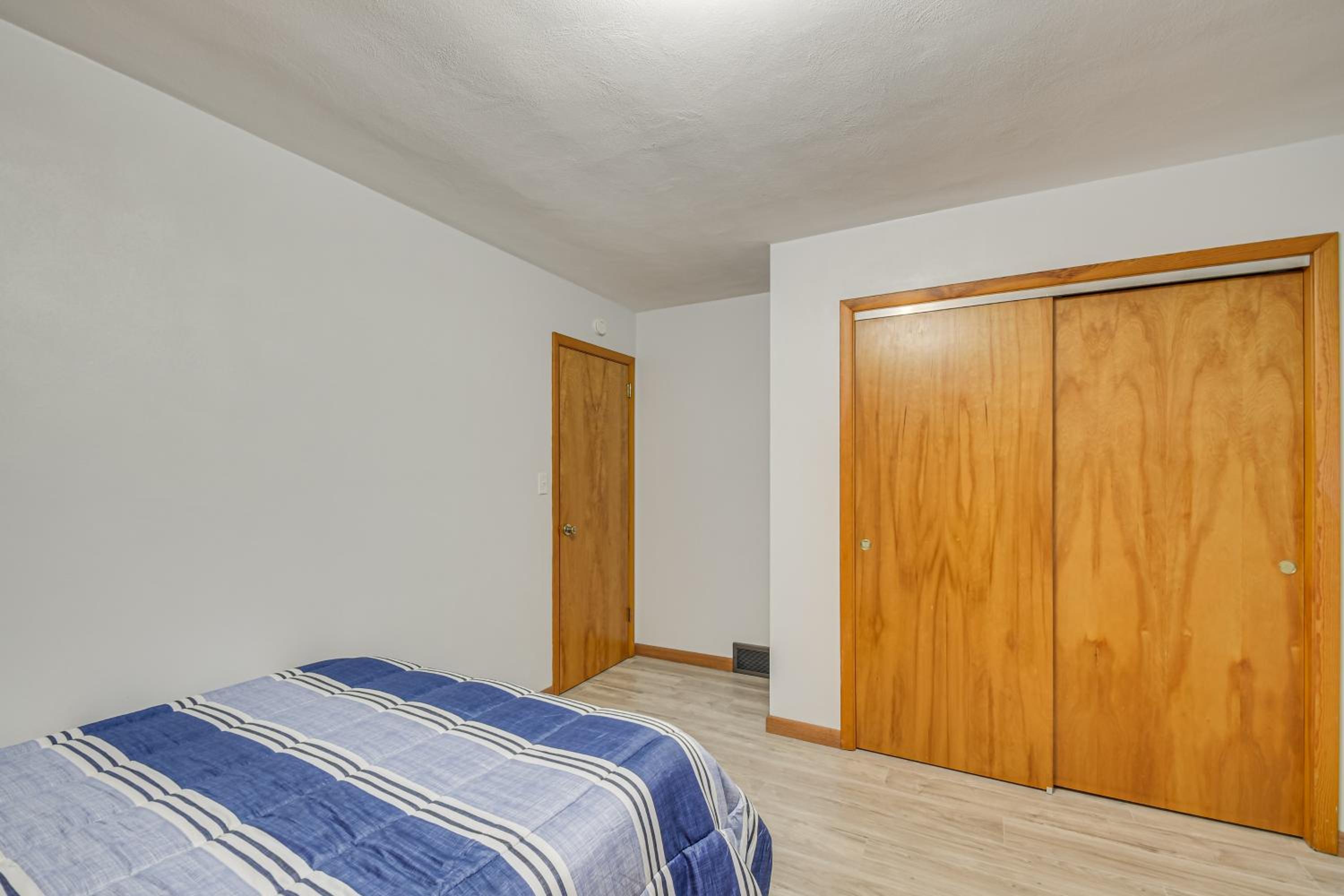 1 Mi to Rock Riverfront Family-Friendly Retreat!