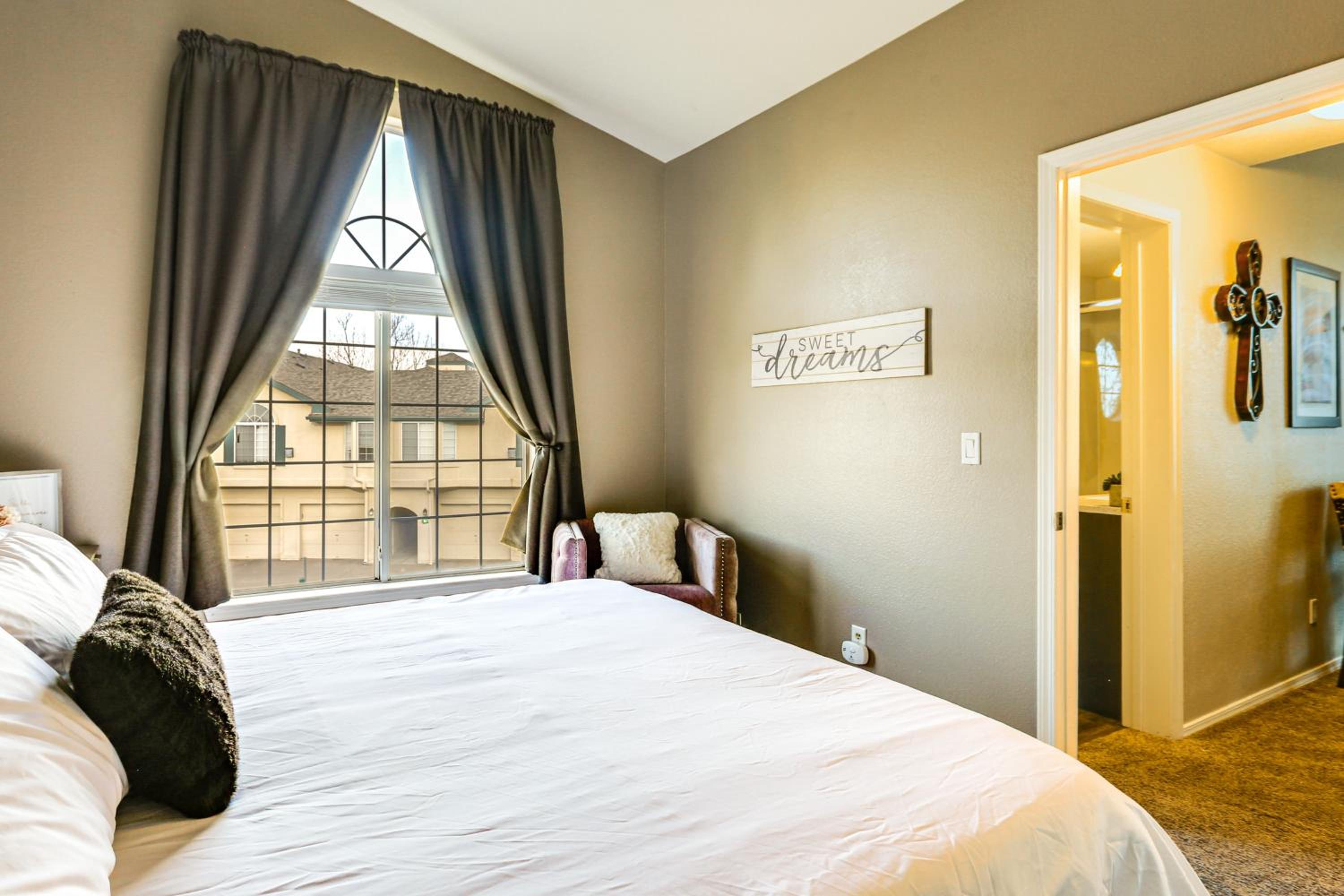 Less Than 1 Mi to Light Rail! Centennial Condo with Balcony