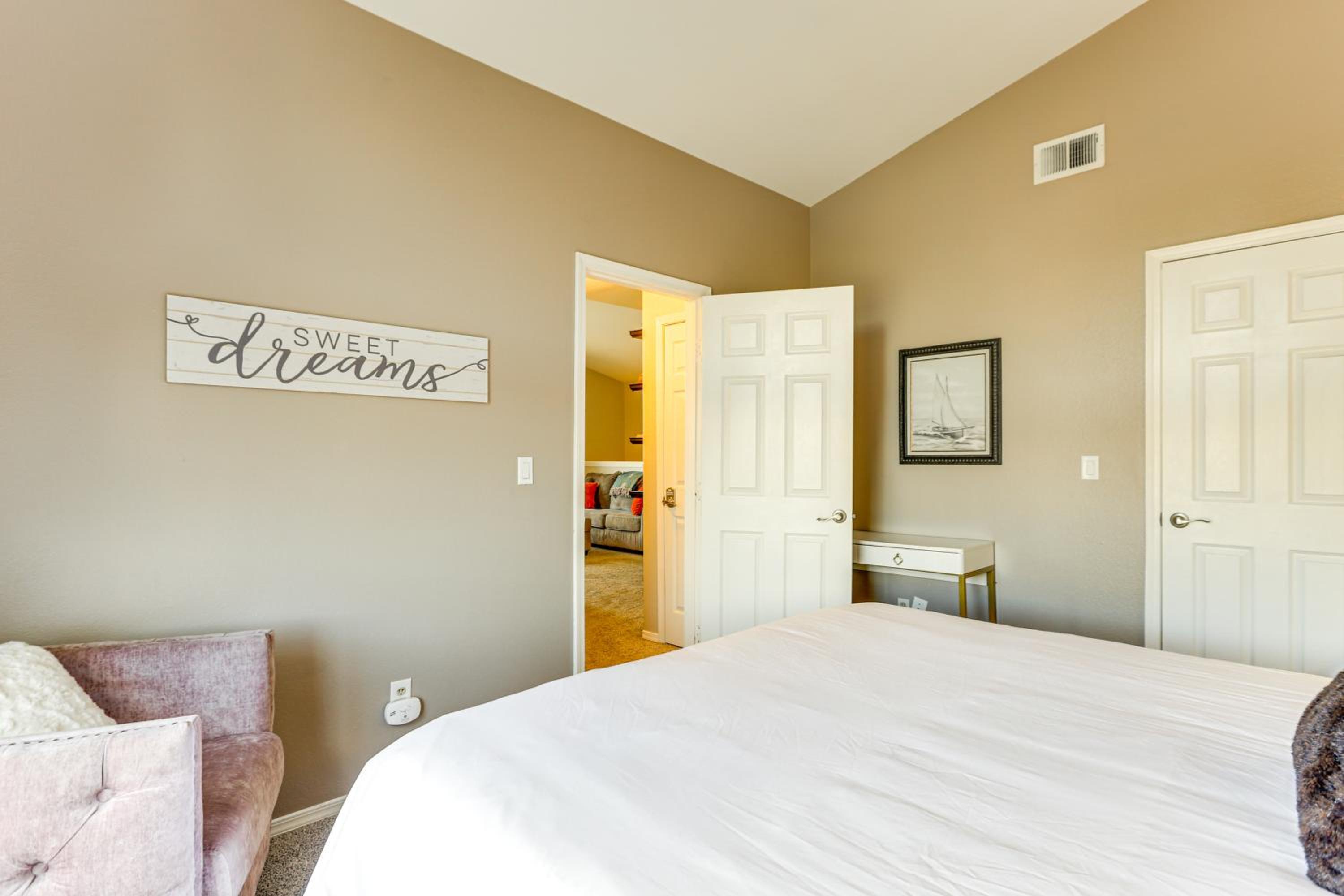 Less Than 1 Mi to Light Rail! Centennial Condo with Balcony