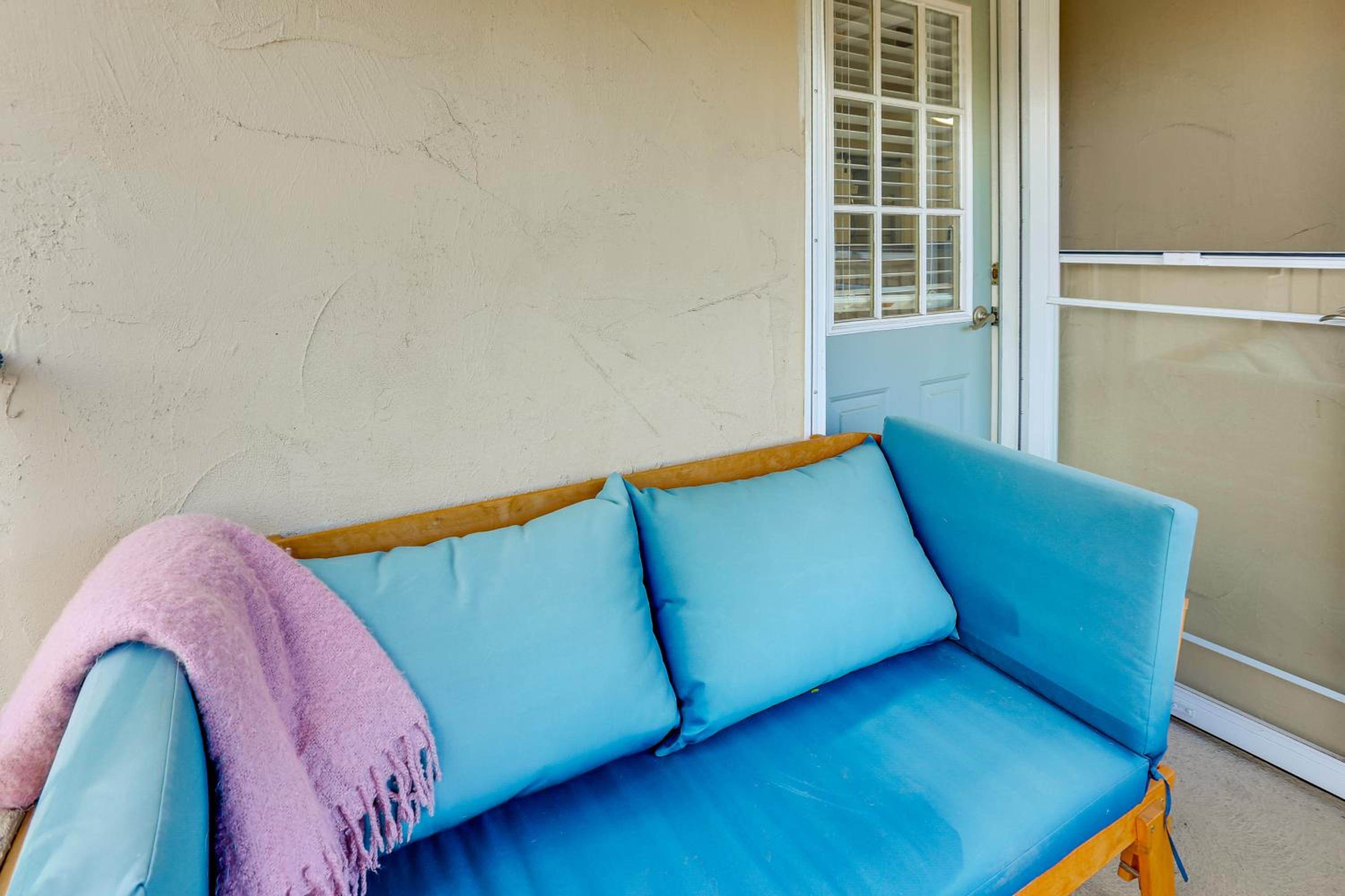 Less Than 1 Mi to Light Rail! Centennial Condo with Balcony