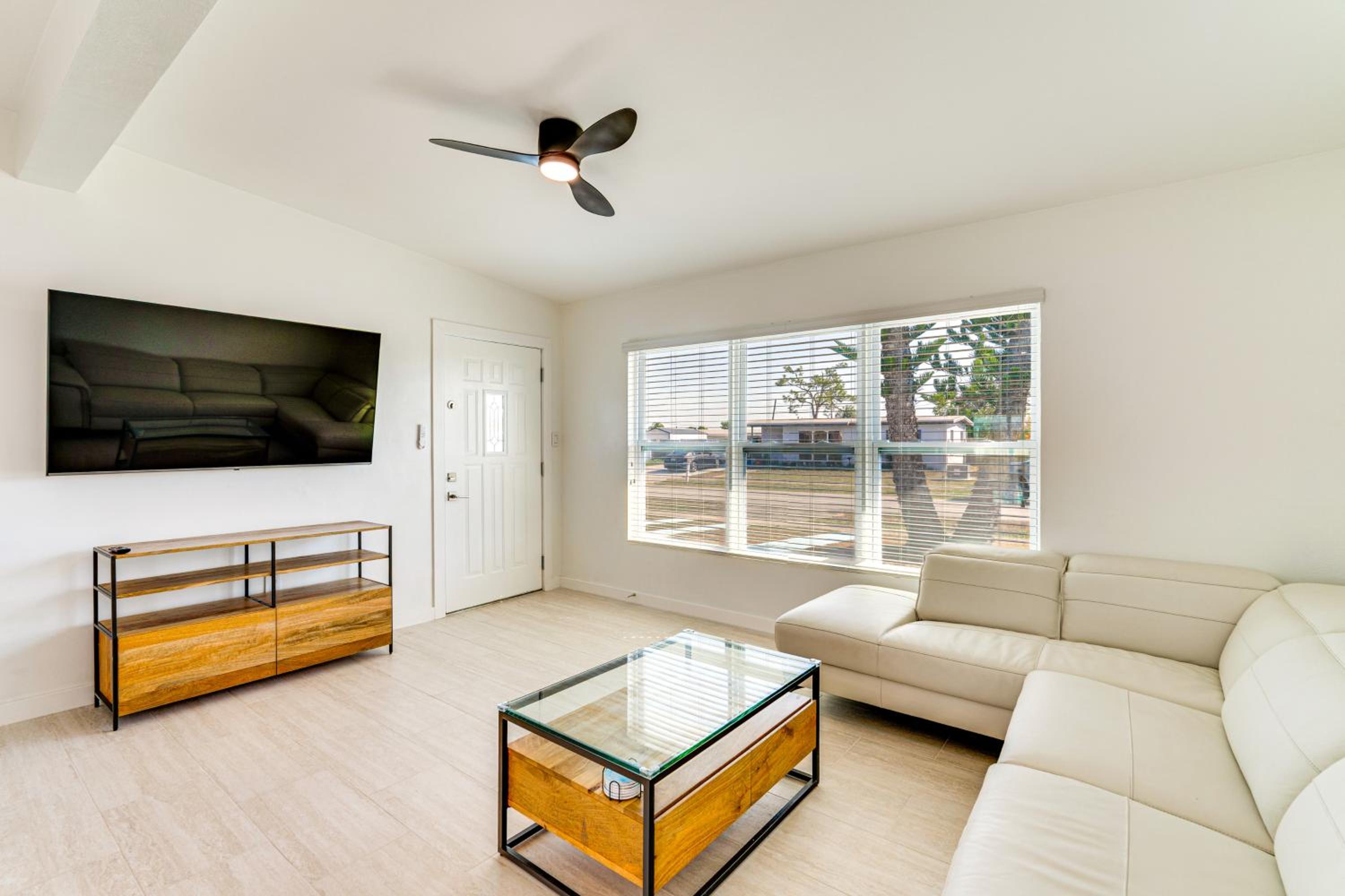 4 Mi to Beach! Sleek Getaway in Port Charlotte