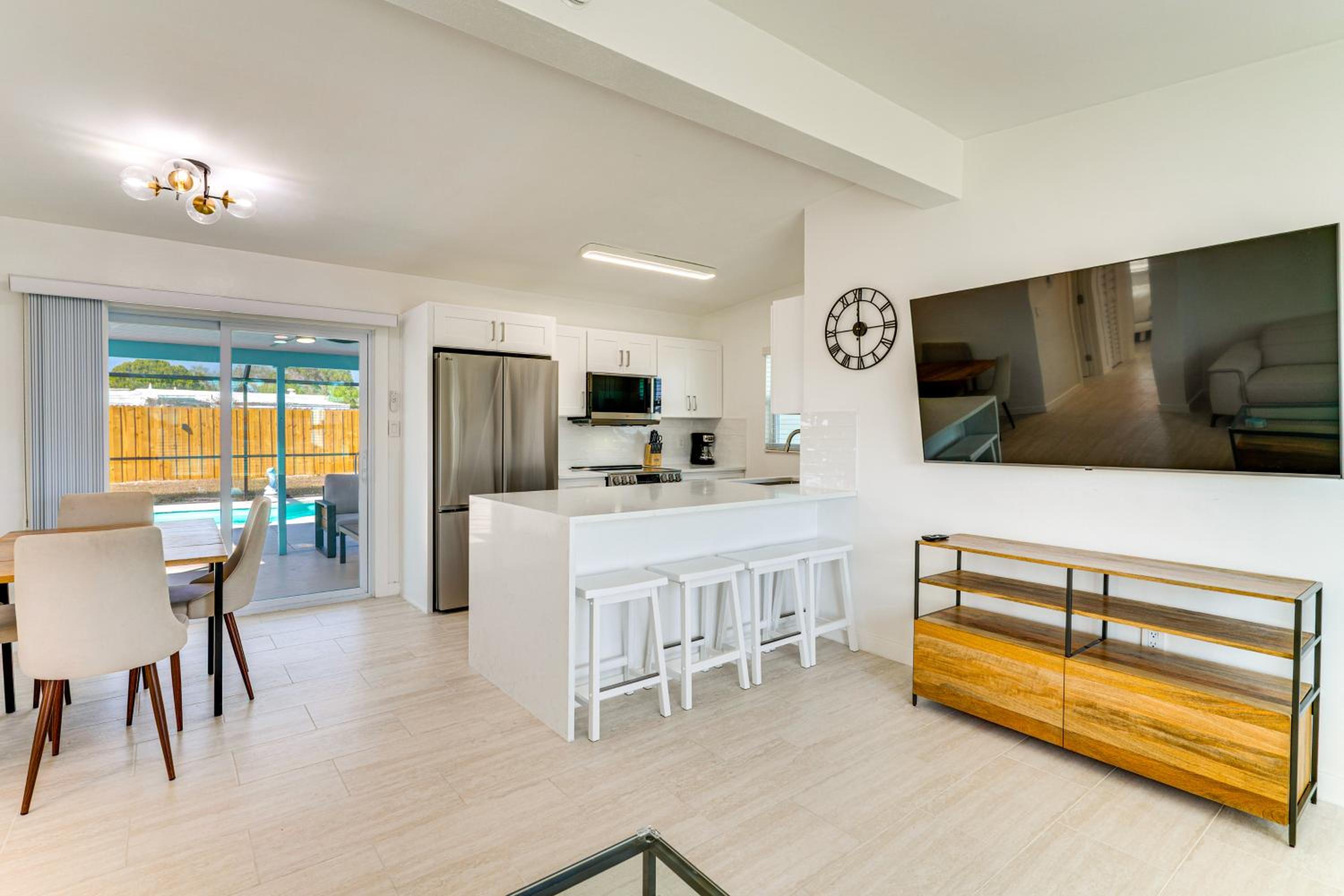 4 Mi to Beach! Sleek Getaway in Port Charlotte