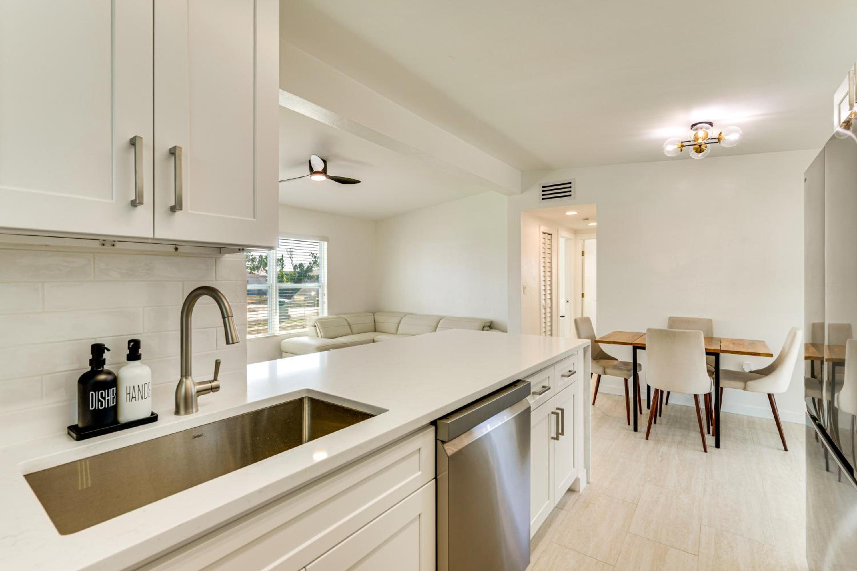 4 Mi to Beach! Sleek Getaway in Port Charlotte