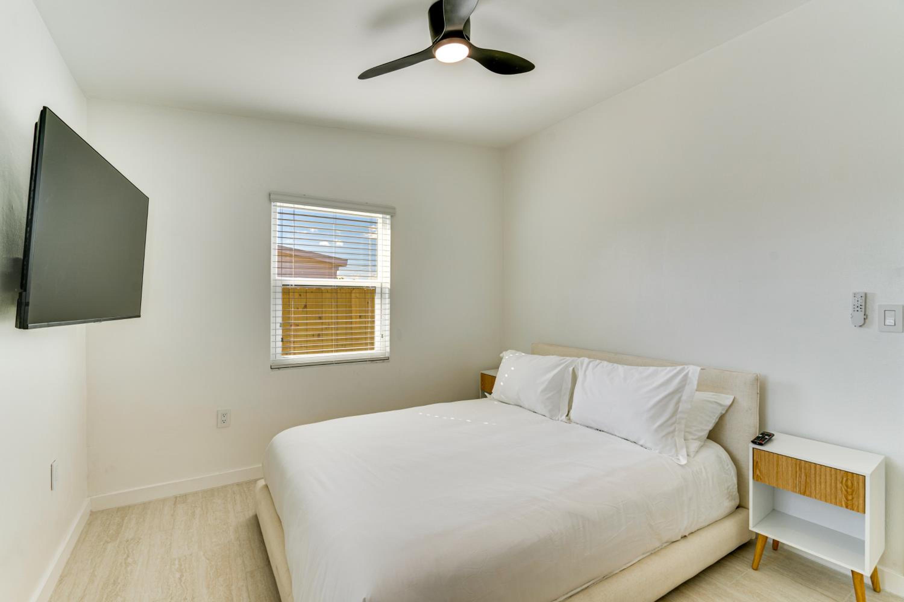 4 Mi to Beach! Sleek Getaway in Port Charlotte