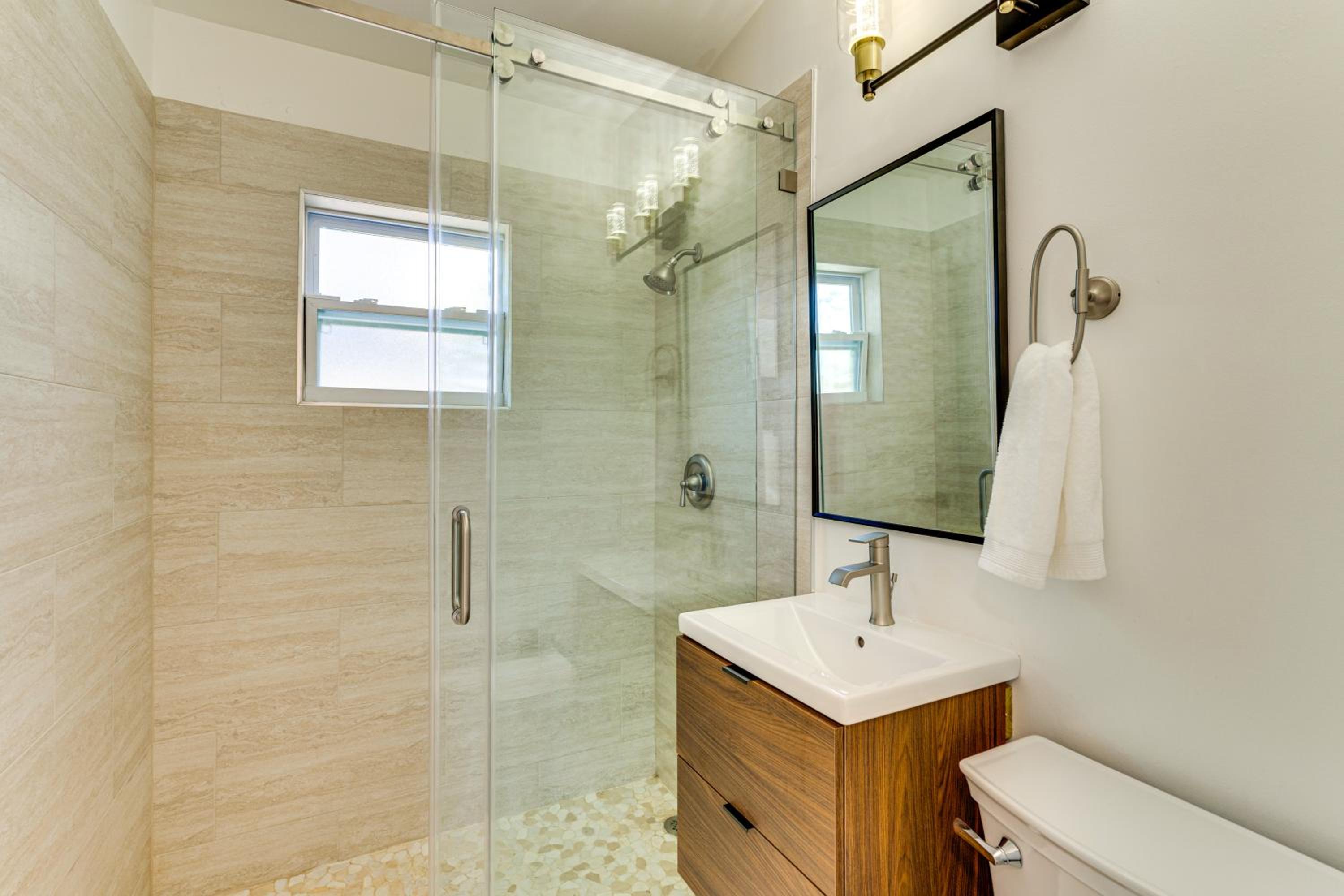 4 Mi to Beach! Sleek Getaway in Port Charlotte