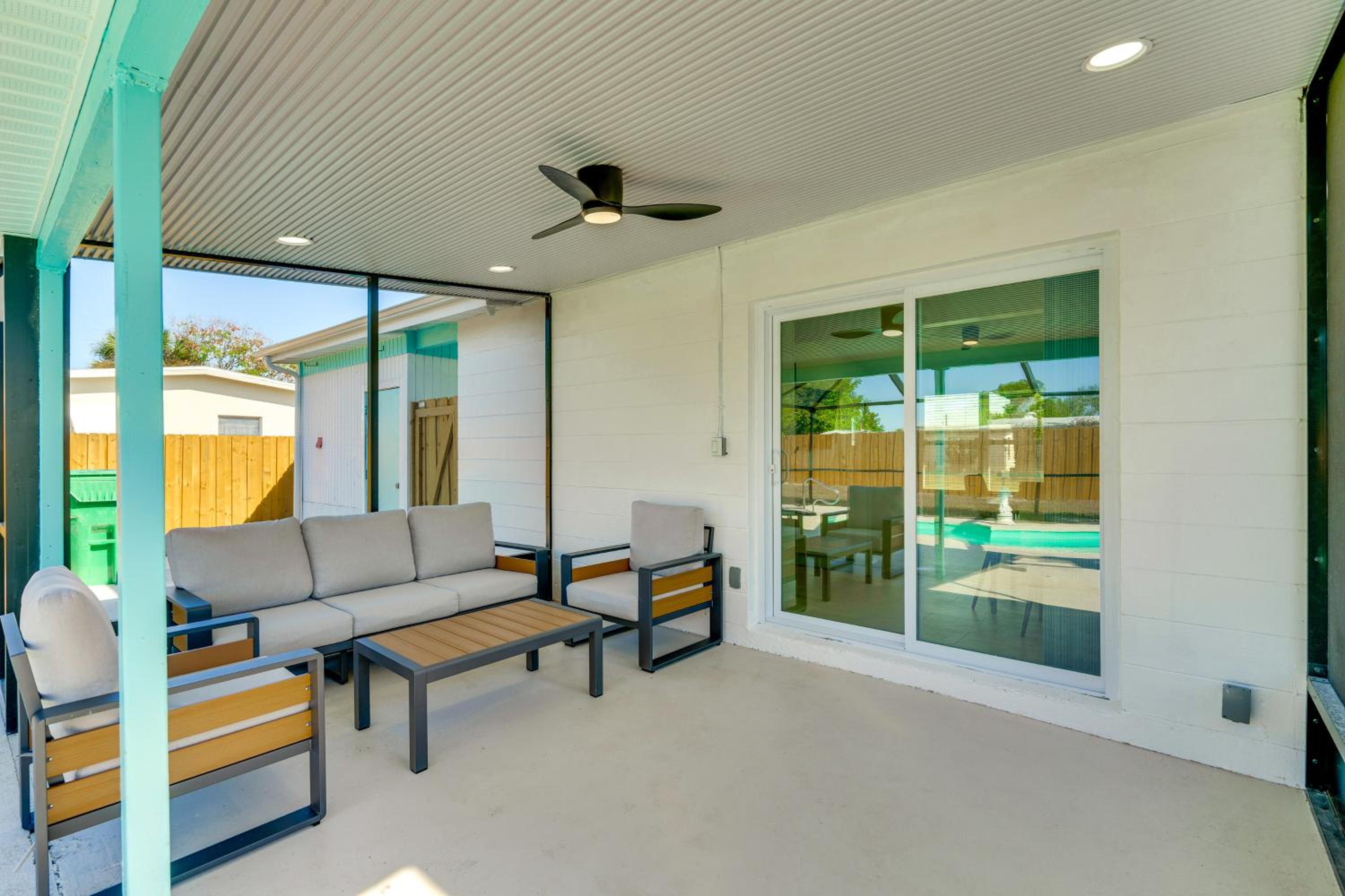 4 Mi to Beach! Sleek Getaway in Port Charlotte