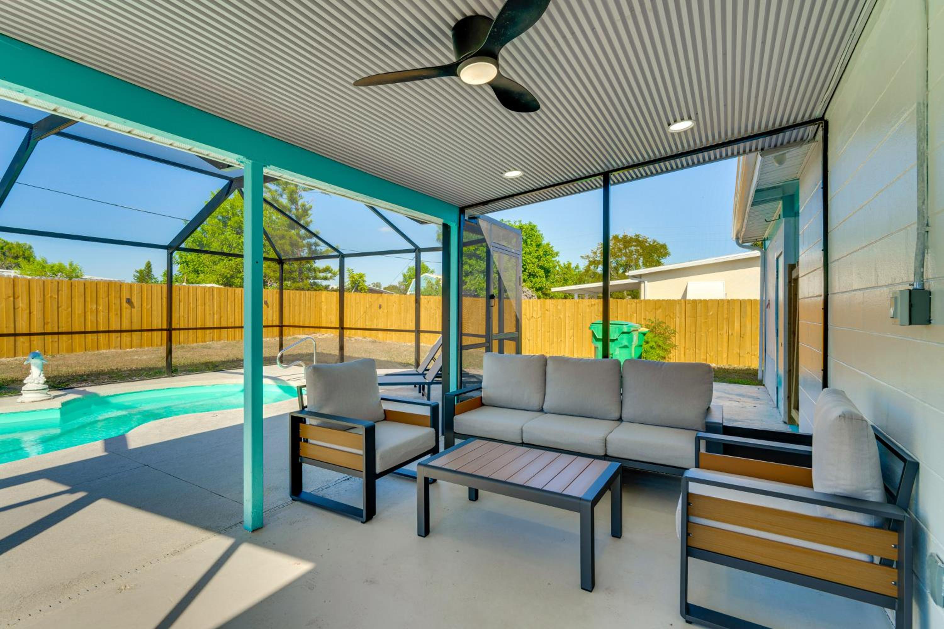 4 Mi to Beach! Sleek Getaway in Port Charlotte