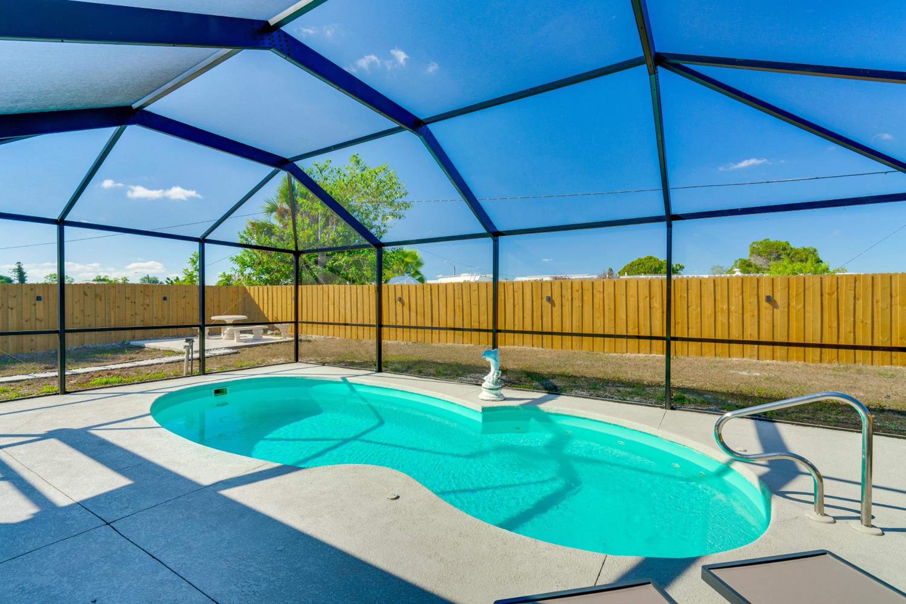 4 Mi to Beach! Sleek Getaway in Port Charlotte