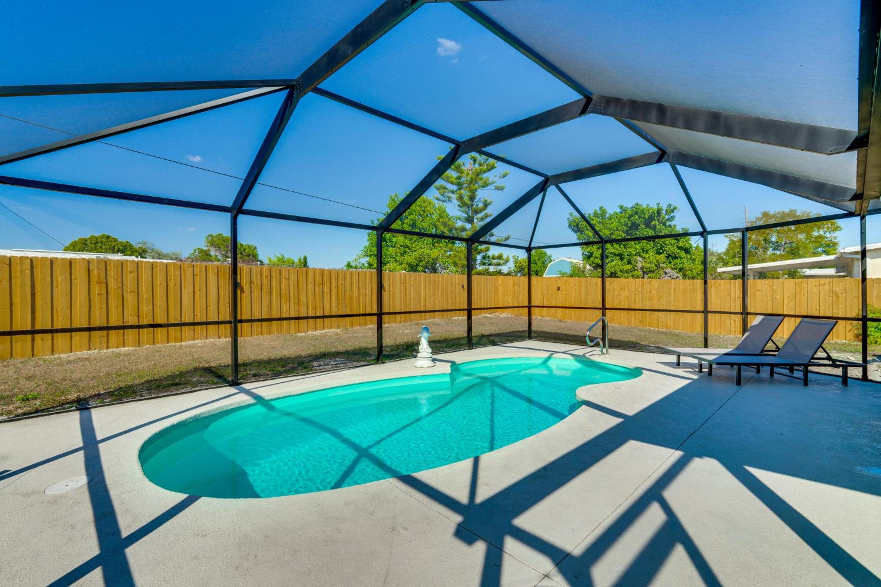 4 Mi to Beach! Sleek Getaway in Port Charlotte