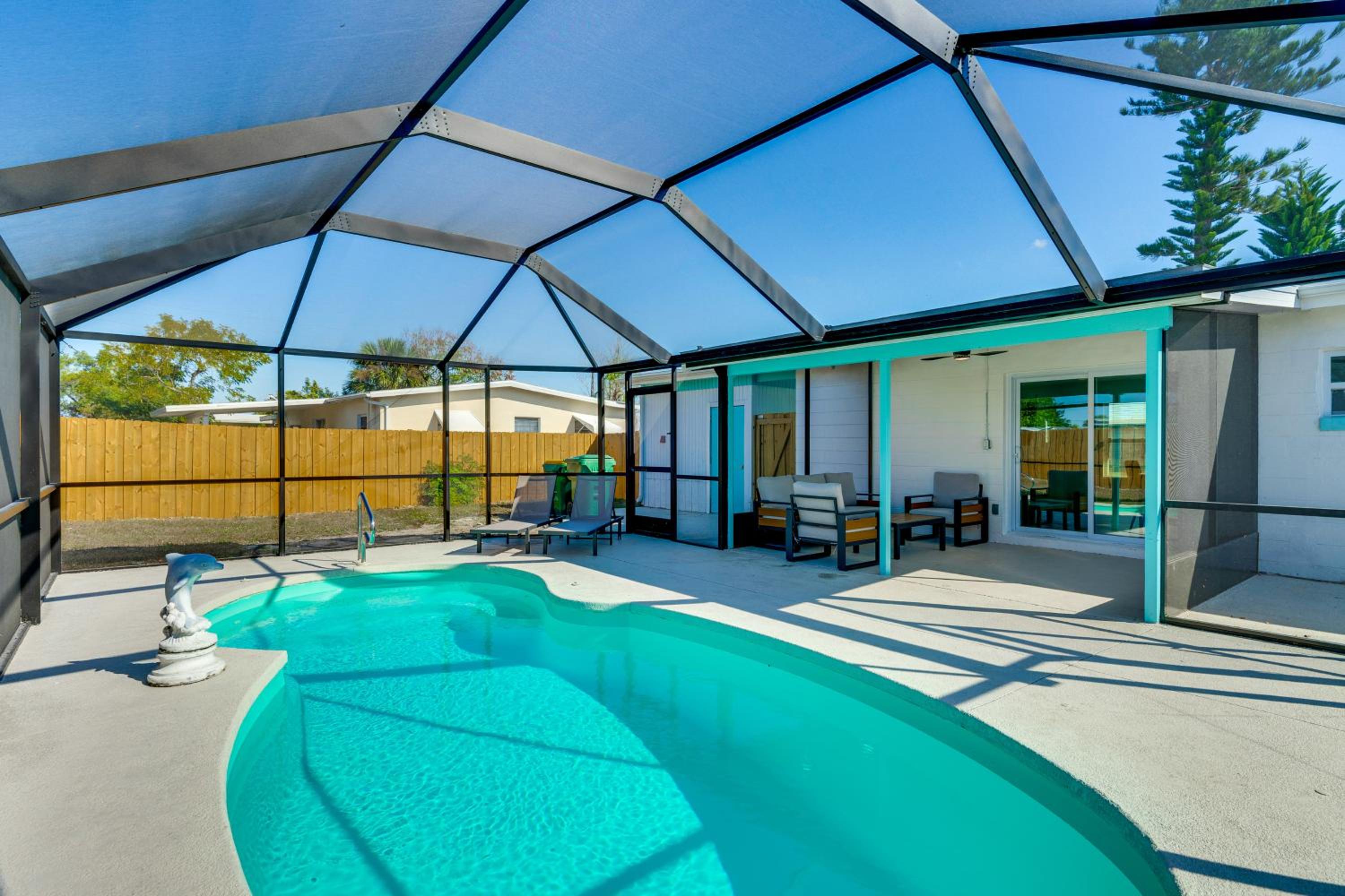 4 Mi to Beach! Sleek Getaway in Port Charlotte