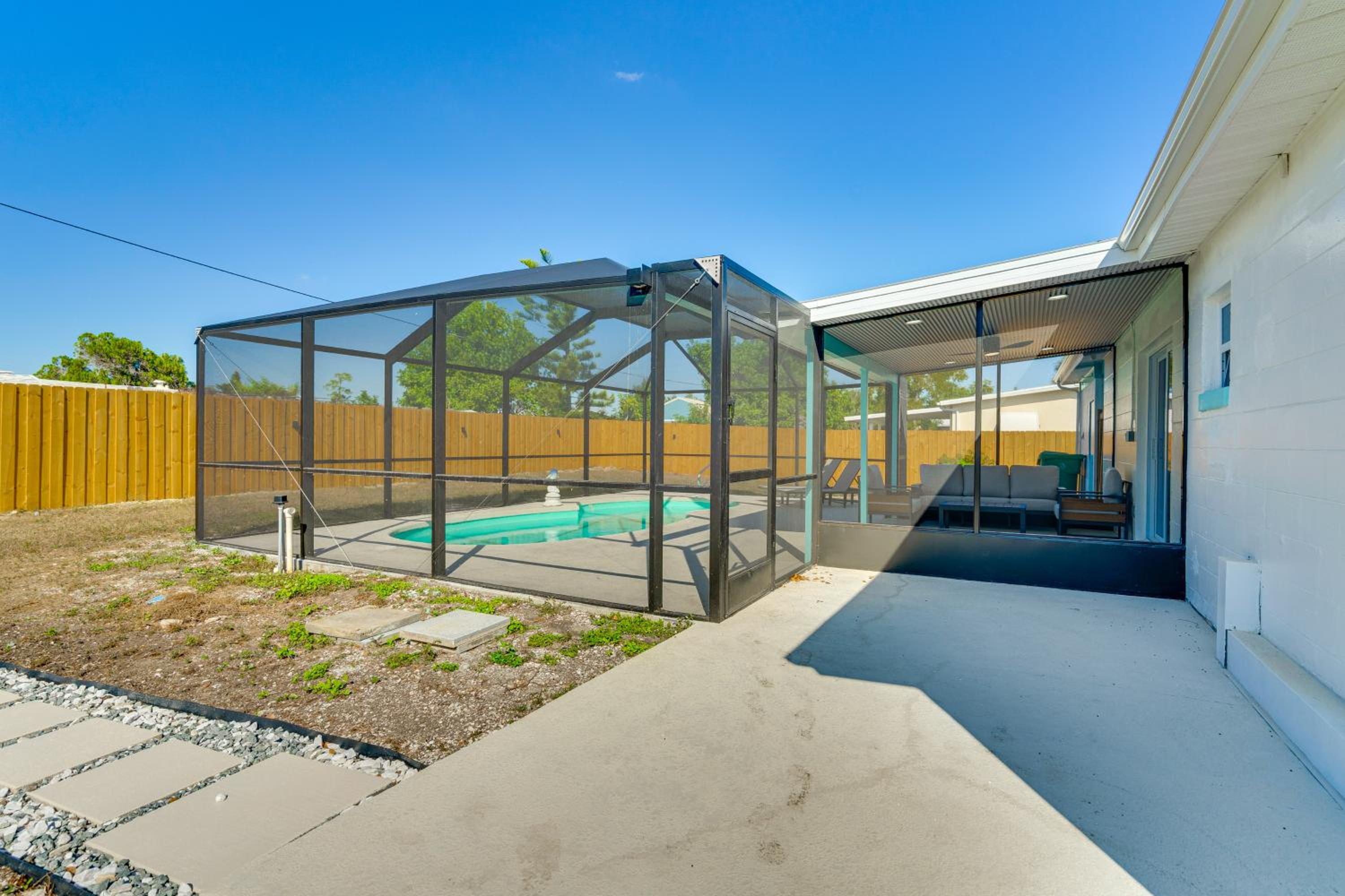 4 Mi to Beach! Sleek Getaway in Port Charlotte
