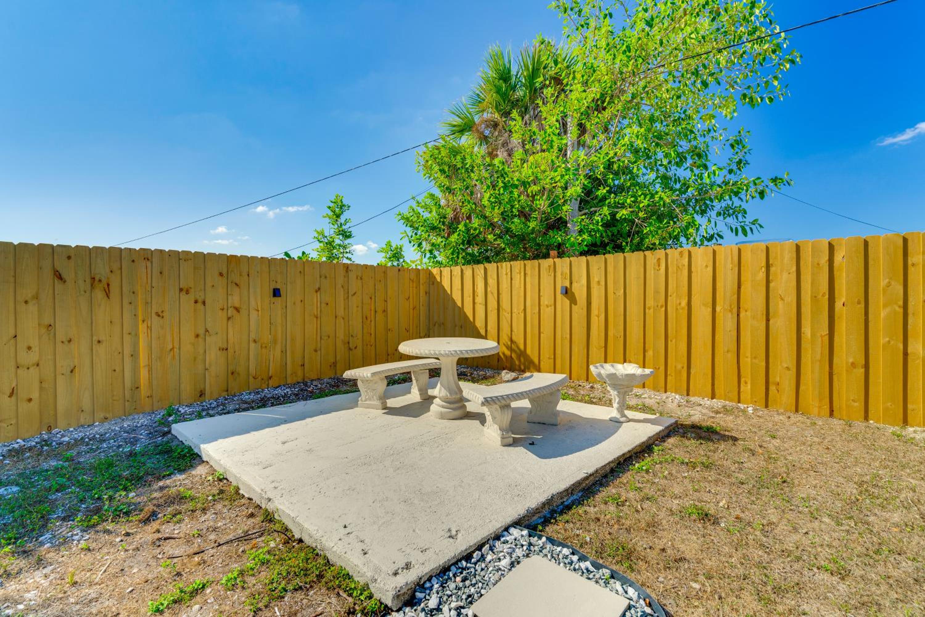 4 Mi to Beach! Sleek Getaway in Port Charlotte