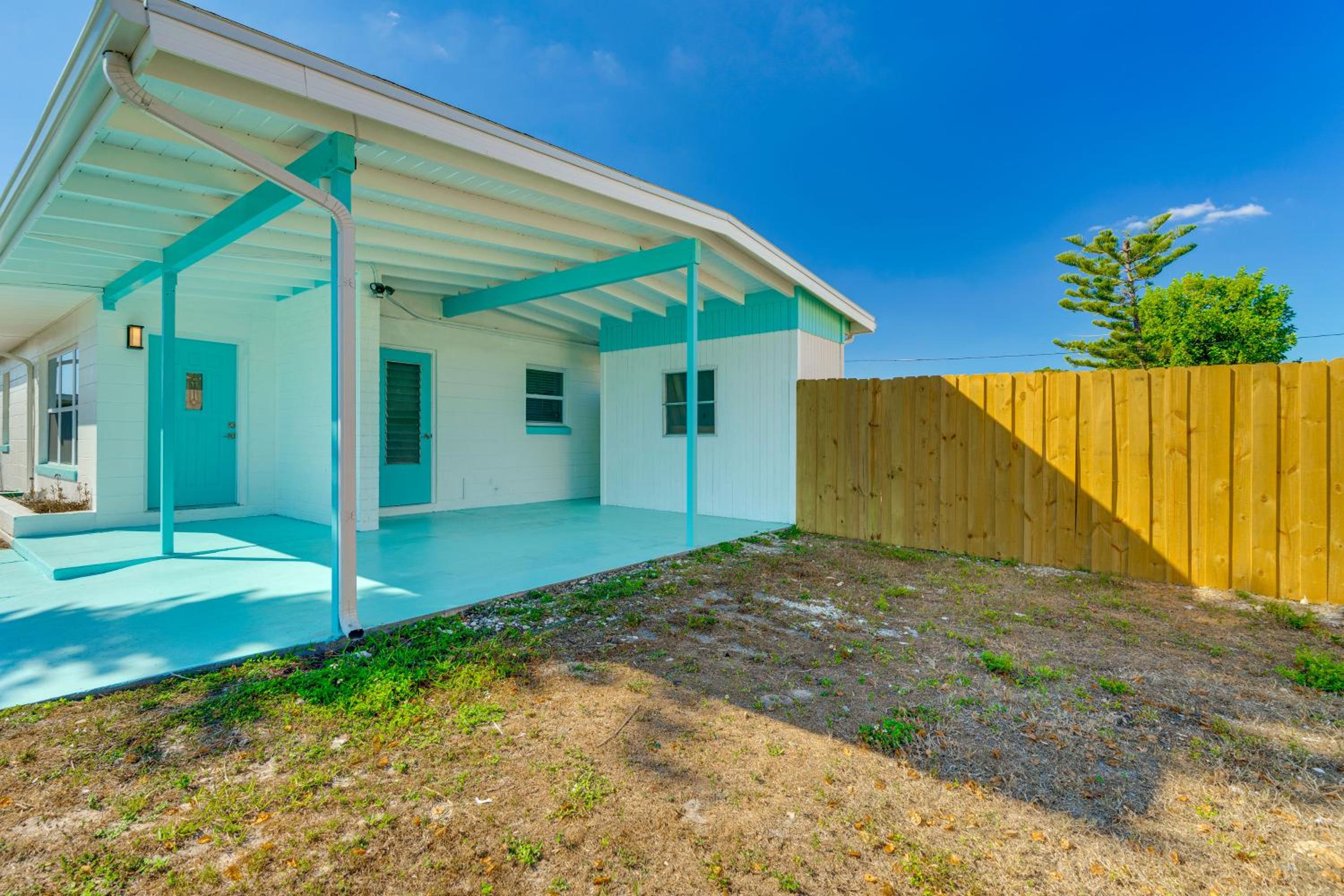 4 Mi to Beach! Sleek Getaway in Port Charlotte