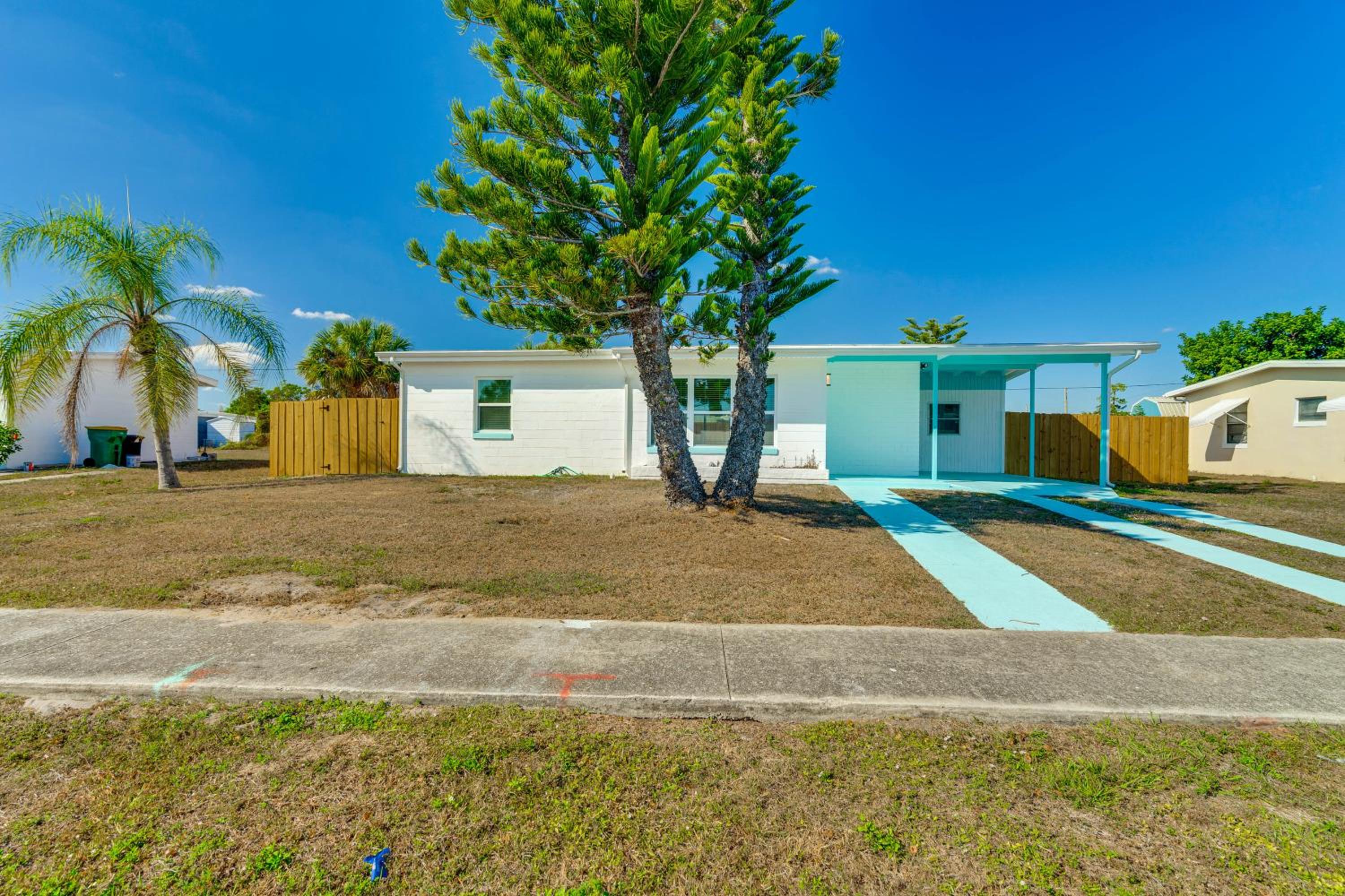 4 Mi to Beach! Sleek Getaway in Port Charlotte