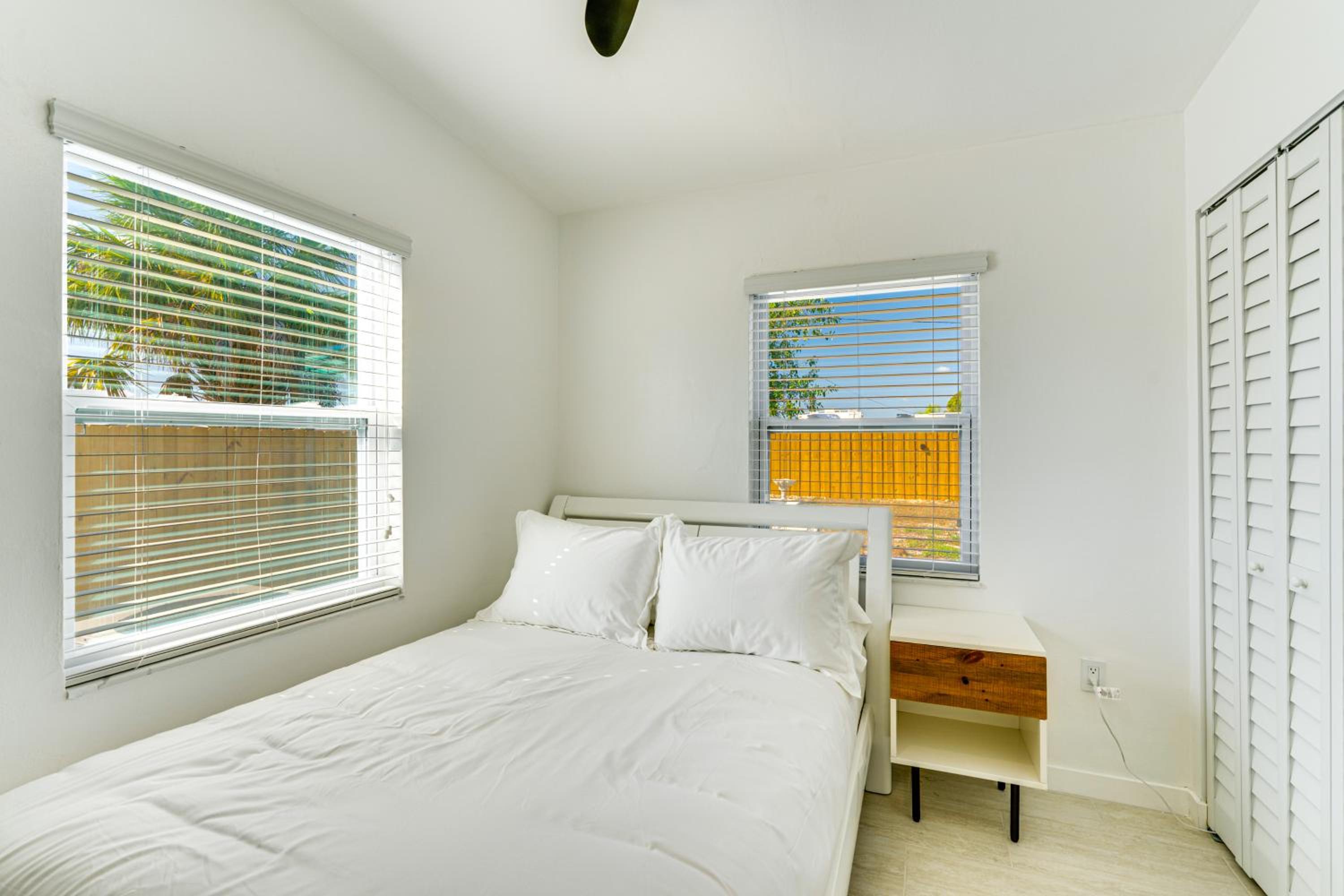 4 Mi to Beach! Sleek Getaway in Port Charlotte