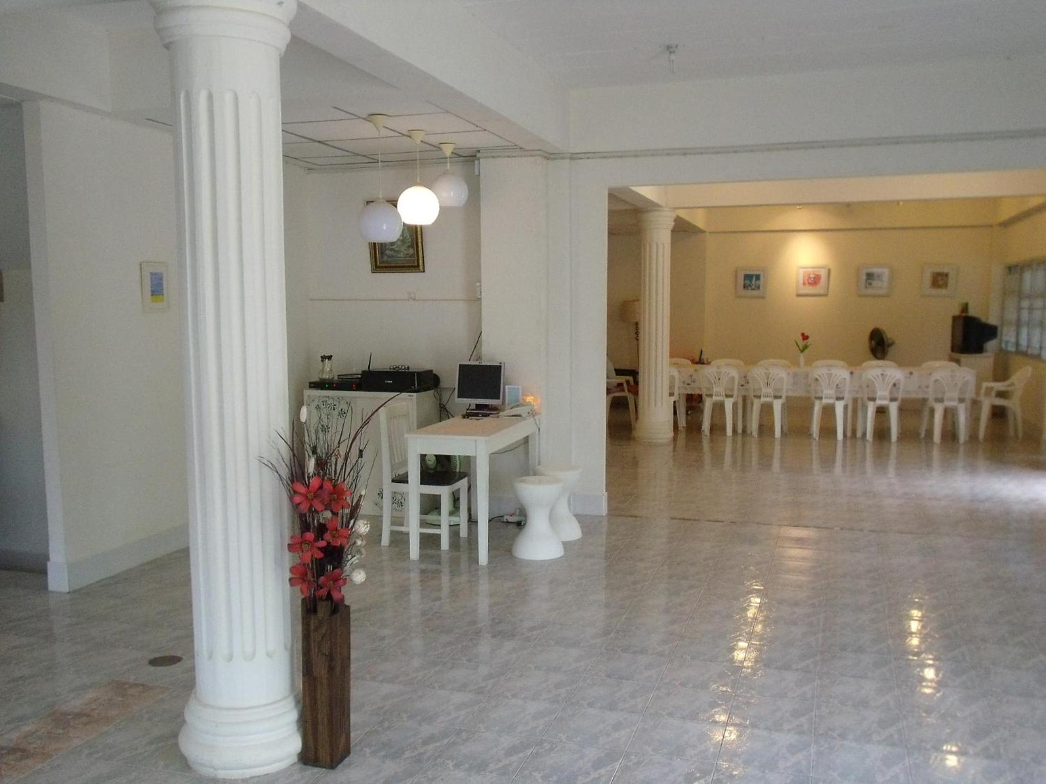 Albatross Guesthouse @ Thungwualaen Beach
