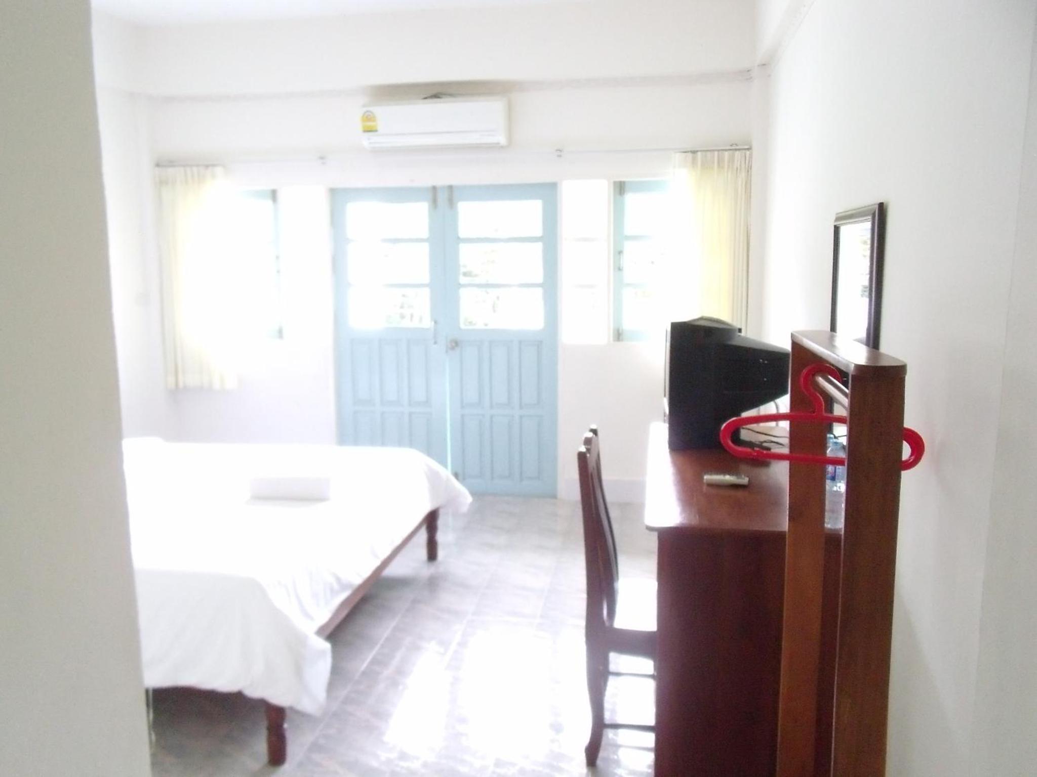 Albatross Guesthouse @ Thungwualaen Beach