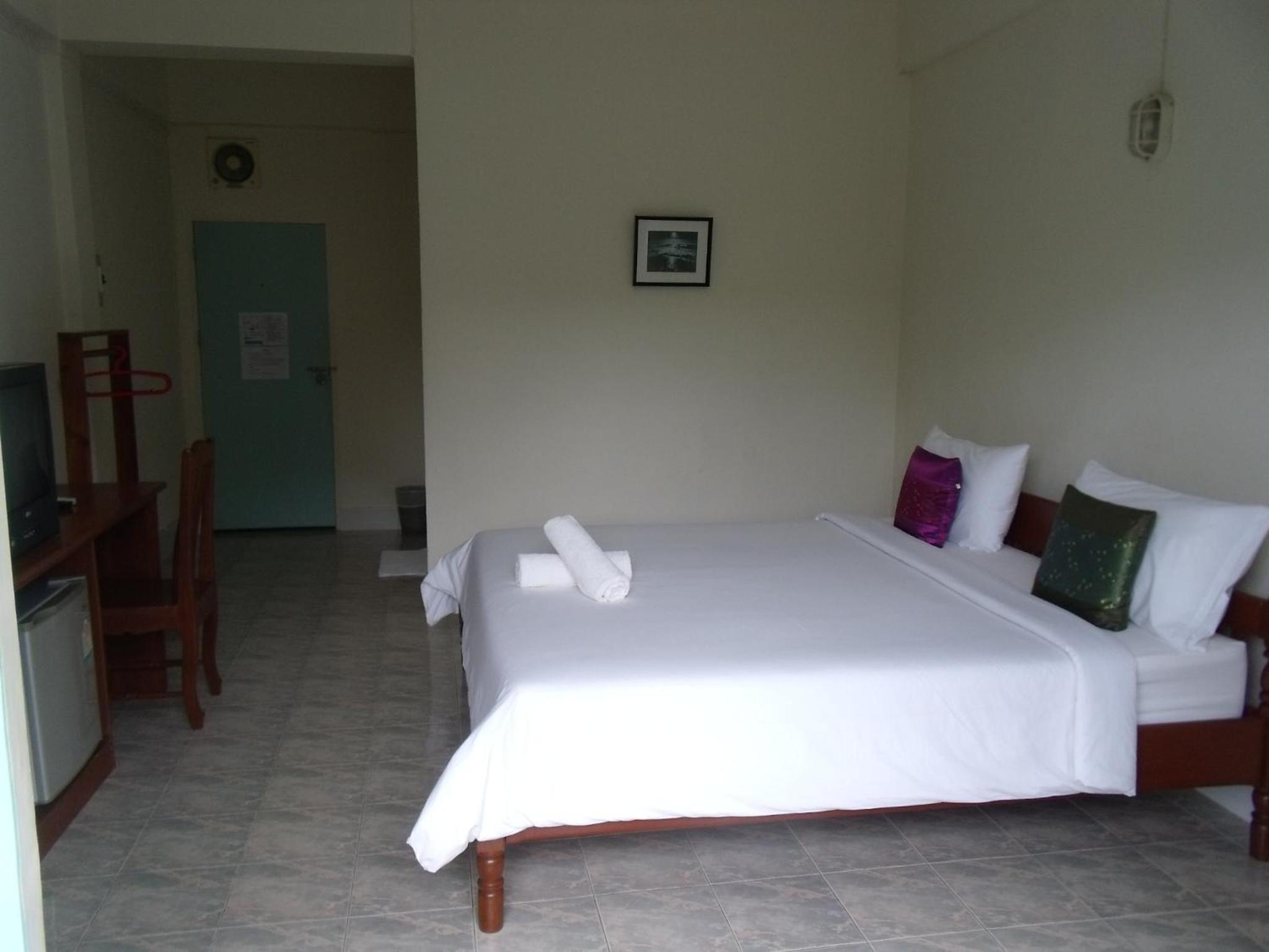 Albatross Guesthouse @ Thungwualaen Beach