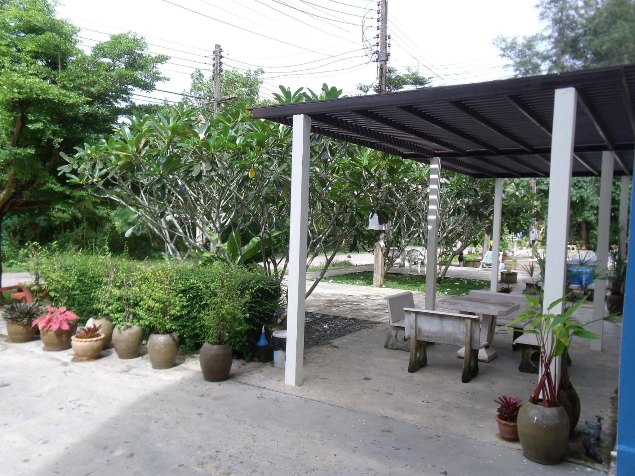 Albatross Guesthouse @ Thungwualaen Beach