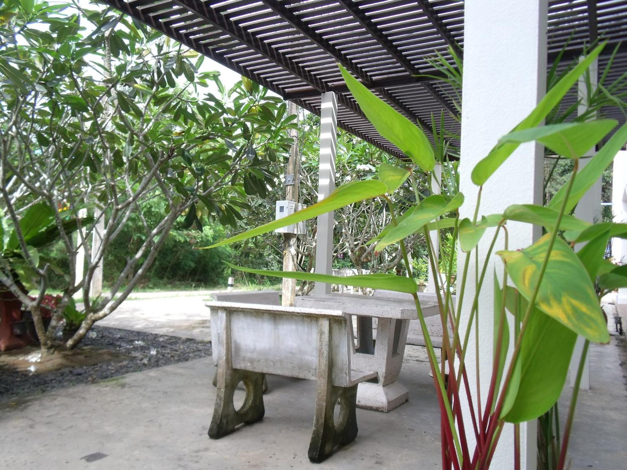 Albatross Guesthouse @ Thungwualaen Beach