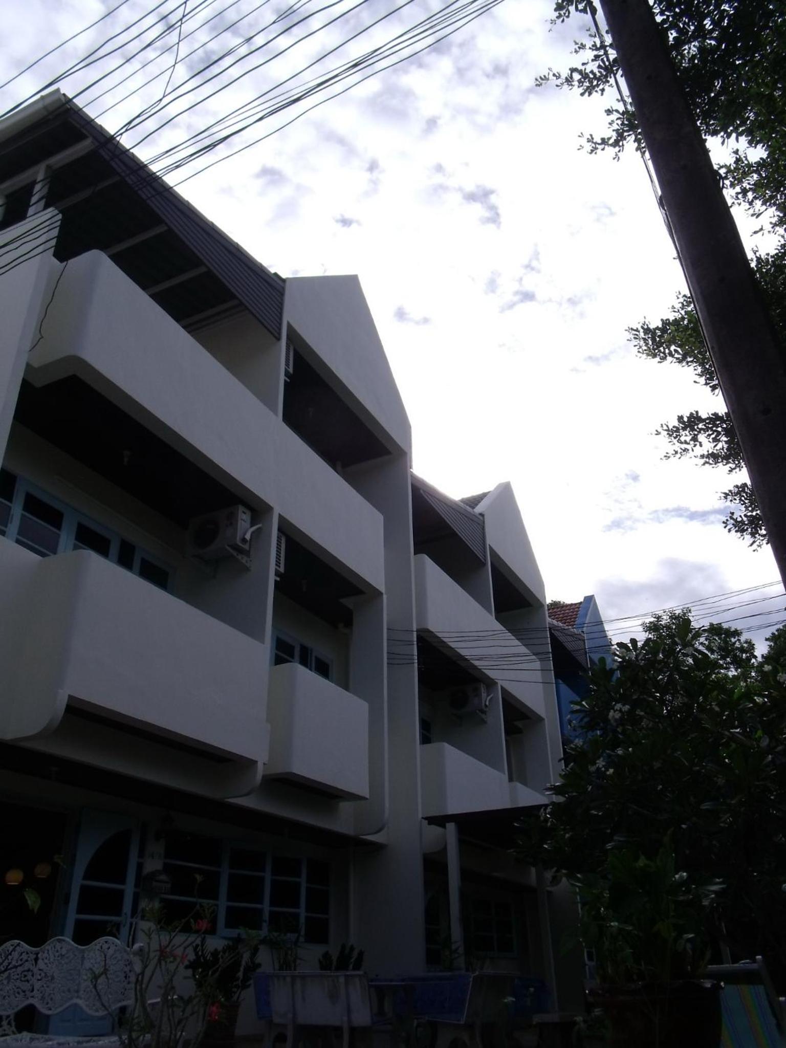 Albatross Guesthouse @ Thungwualaen Beach