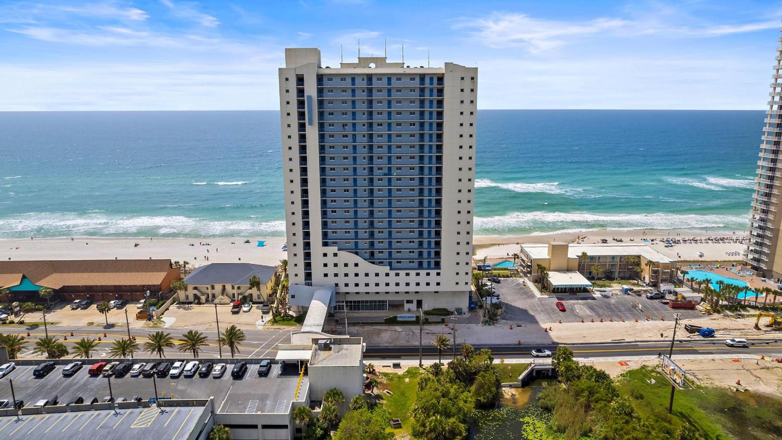 2 Beachfront Condos BBQ Balconies Resort Pool Hot Tub Direct Beach Access