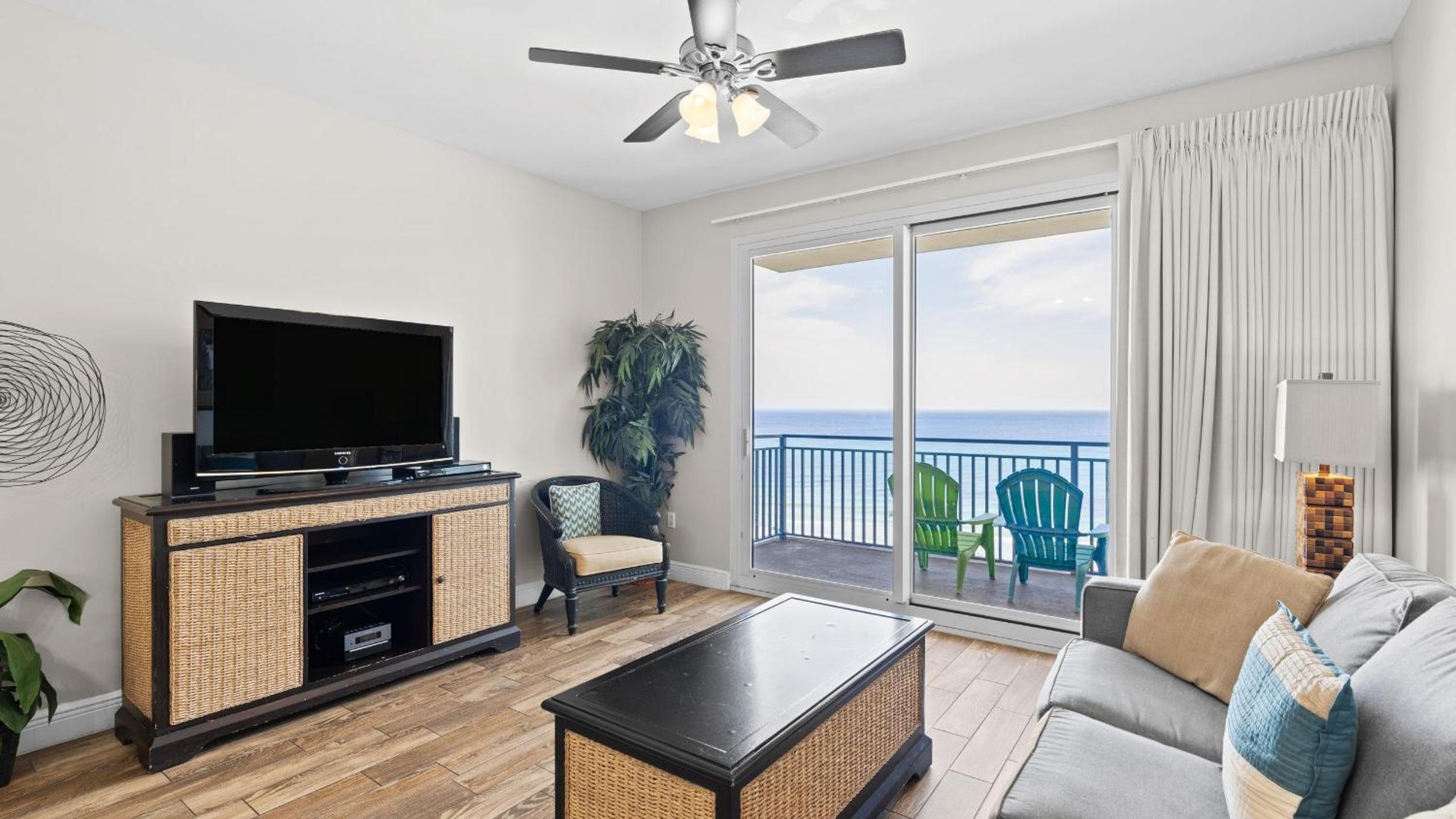 2 Beachfront Condos BBQ Balconies Resort Pool Hot Tub Direct Beach Access