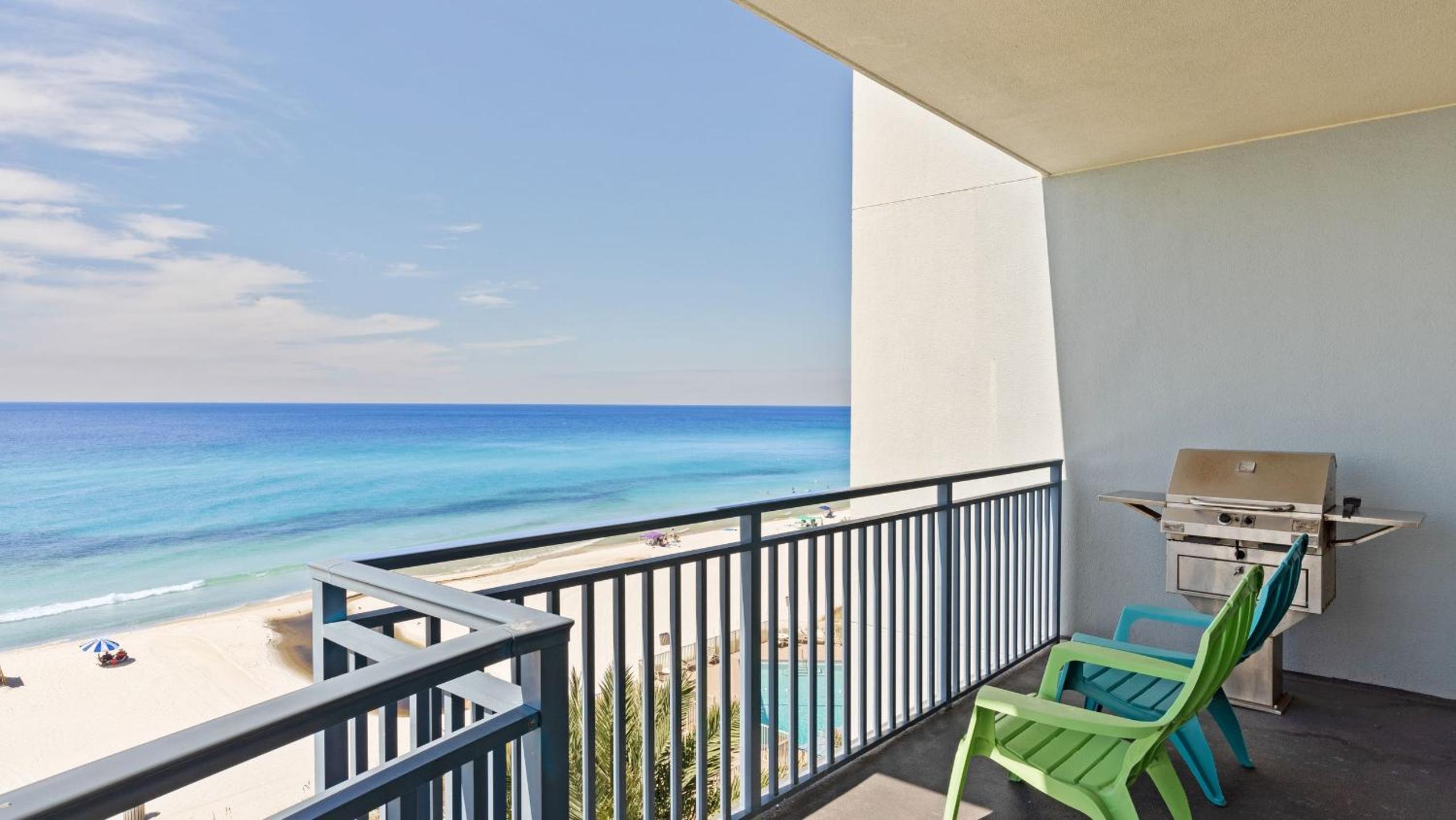 2 Beachfront Condos BBQ Balconies Resort Pool Hot Tub Direct Beach Access