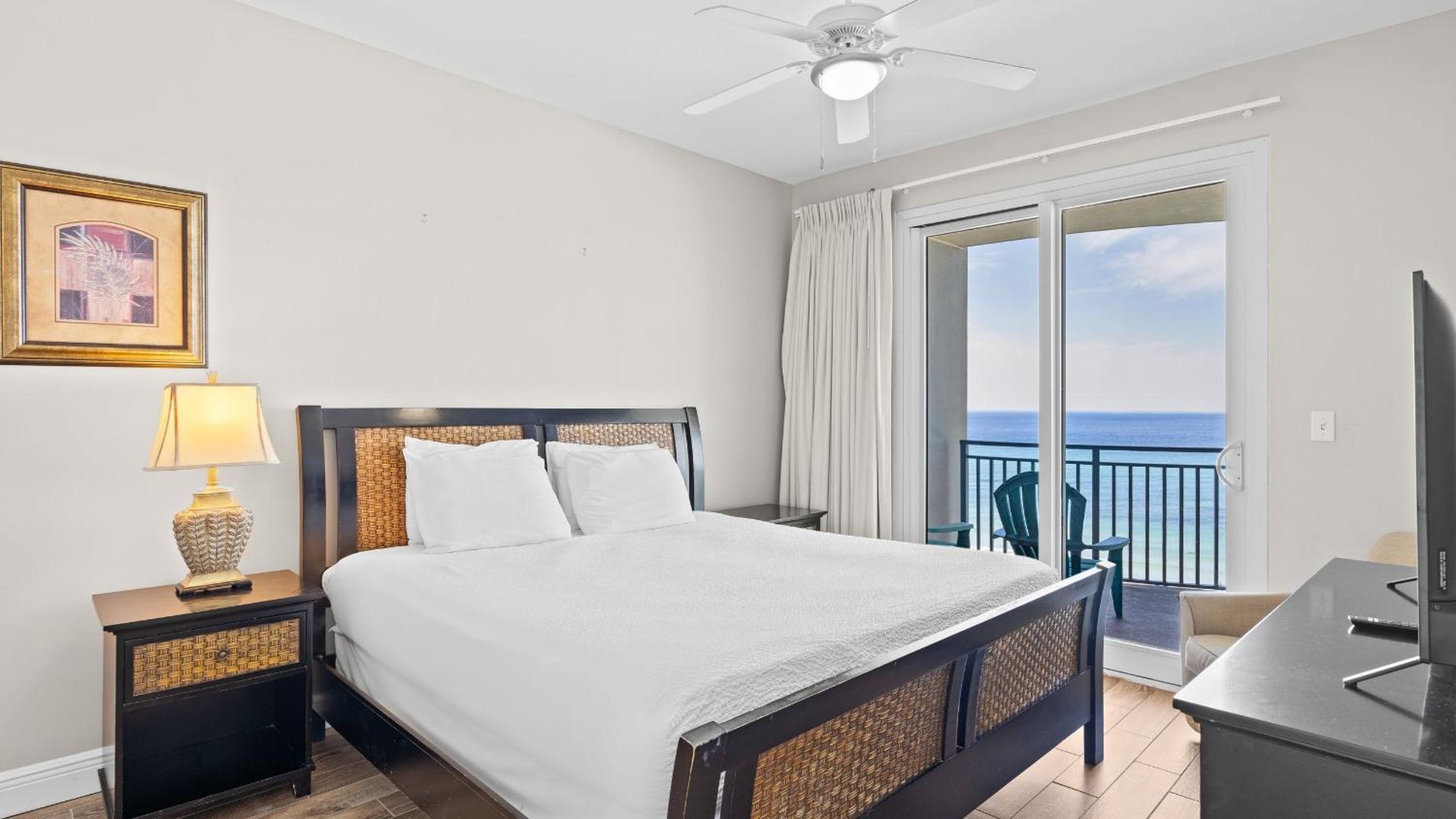2 Beachfront Condos BBQ Balconies Resort Pool Hot Tub Direct Beach Access