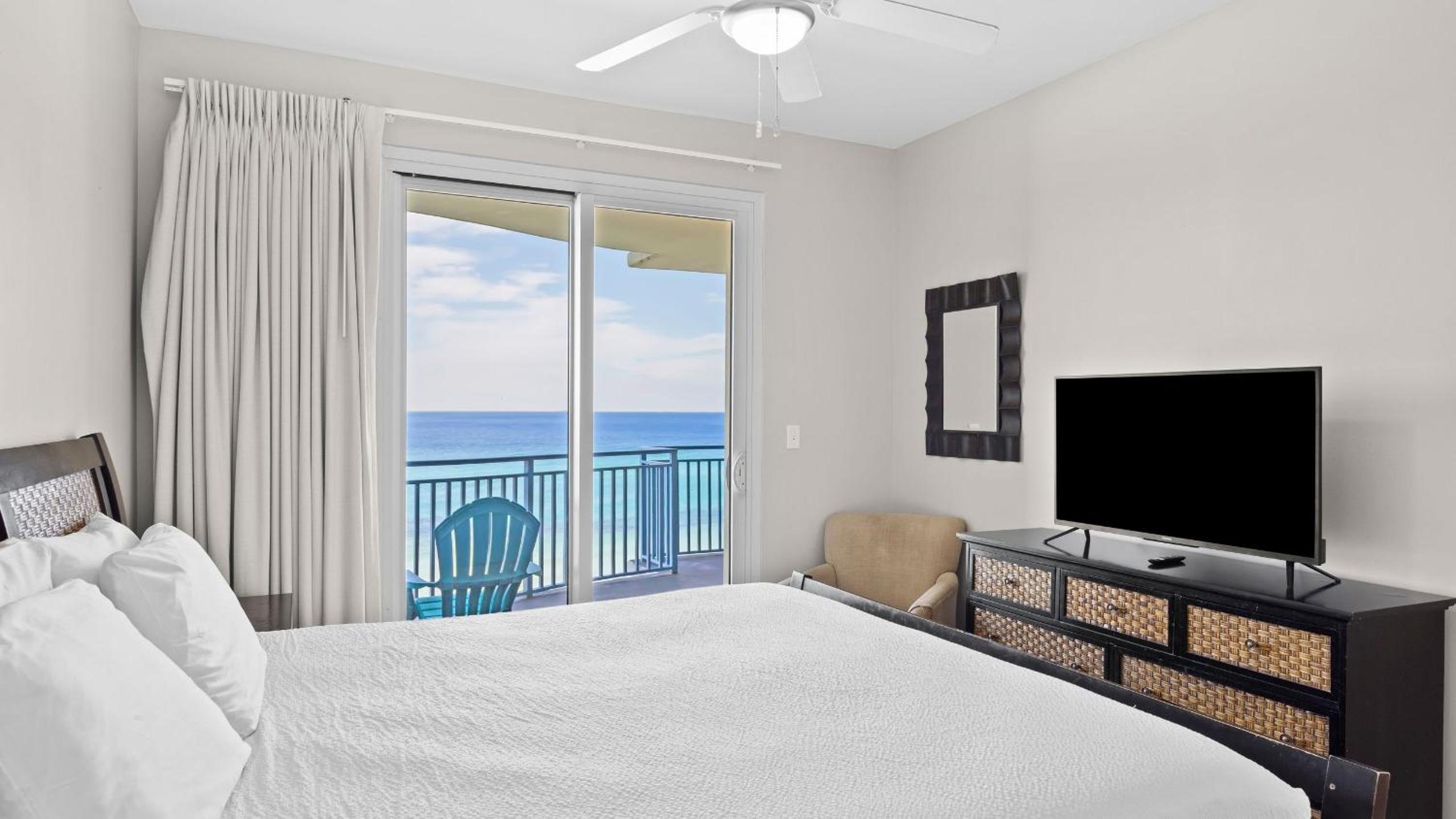 2 Beachfront Condos BBQ Balconies Resort Pool Hot Tub Direct Beach Access