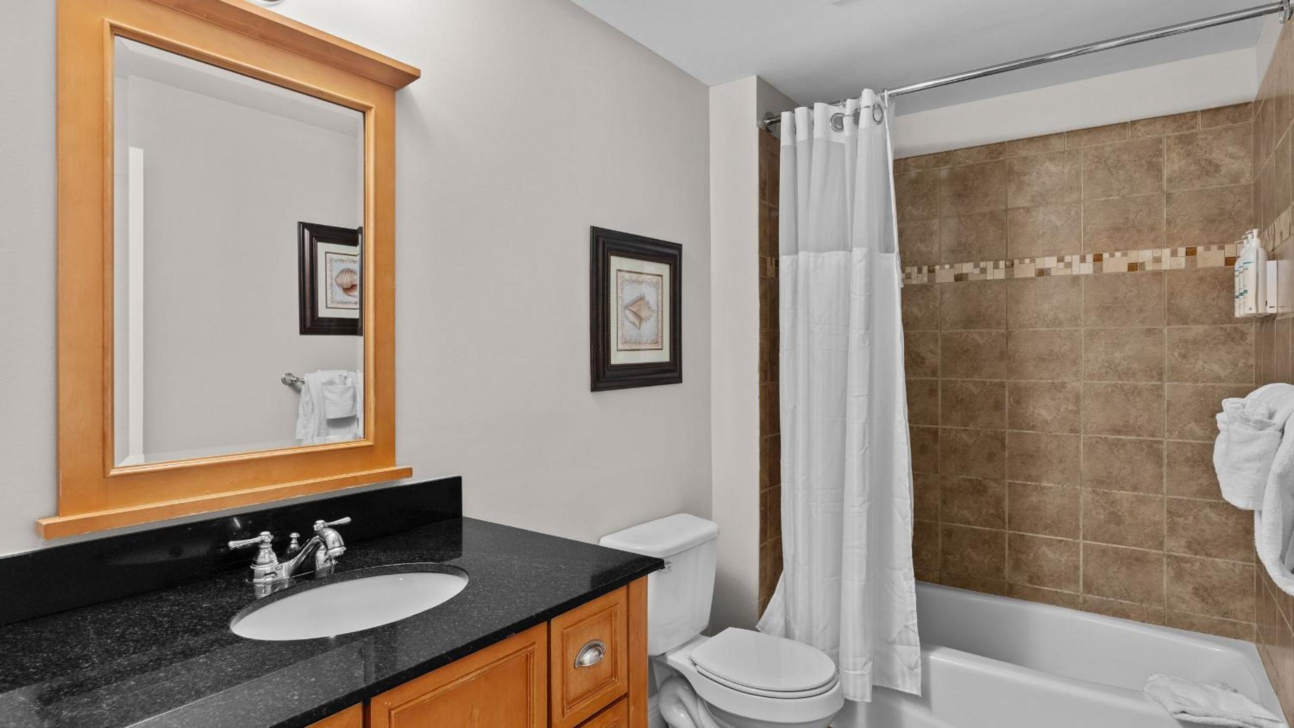 2 Beachfront Condos BBQ Balconies Resort Pool Hot Tub Direct Beach Access
