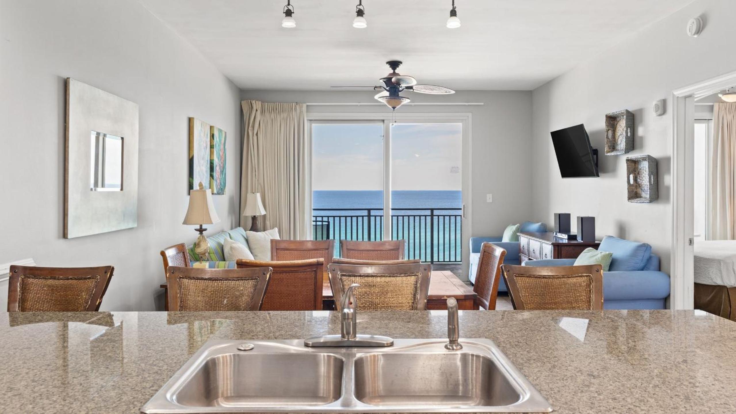 2 Beachfront Condos BBQ Balconies Resort Pool Hot Tub Direct Beach Access