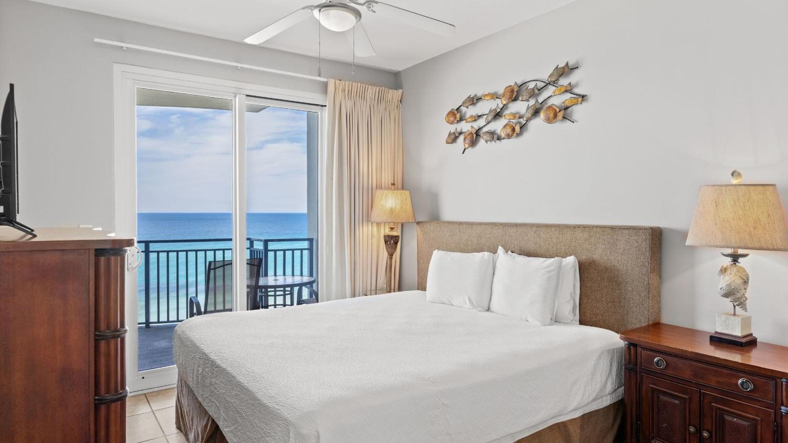2 Beachfront Condos BBQ Balconies Resort Pool Hot Tub Direct Beach Access