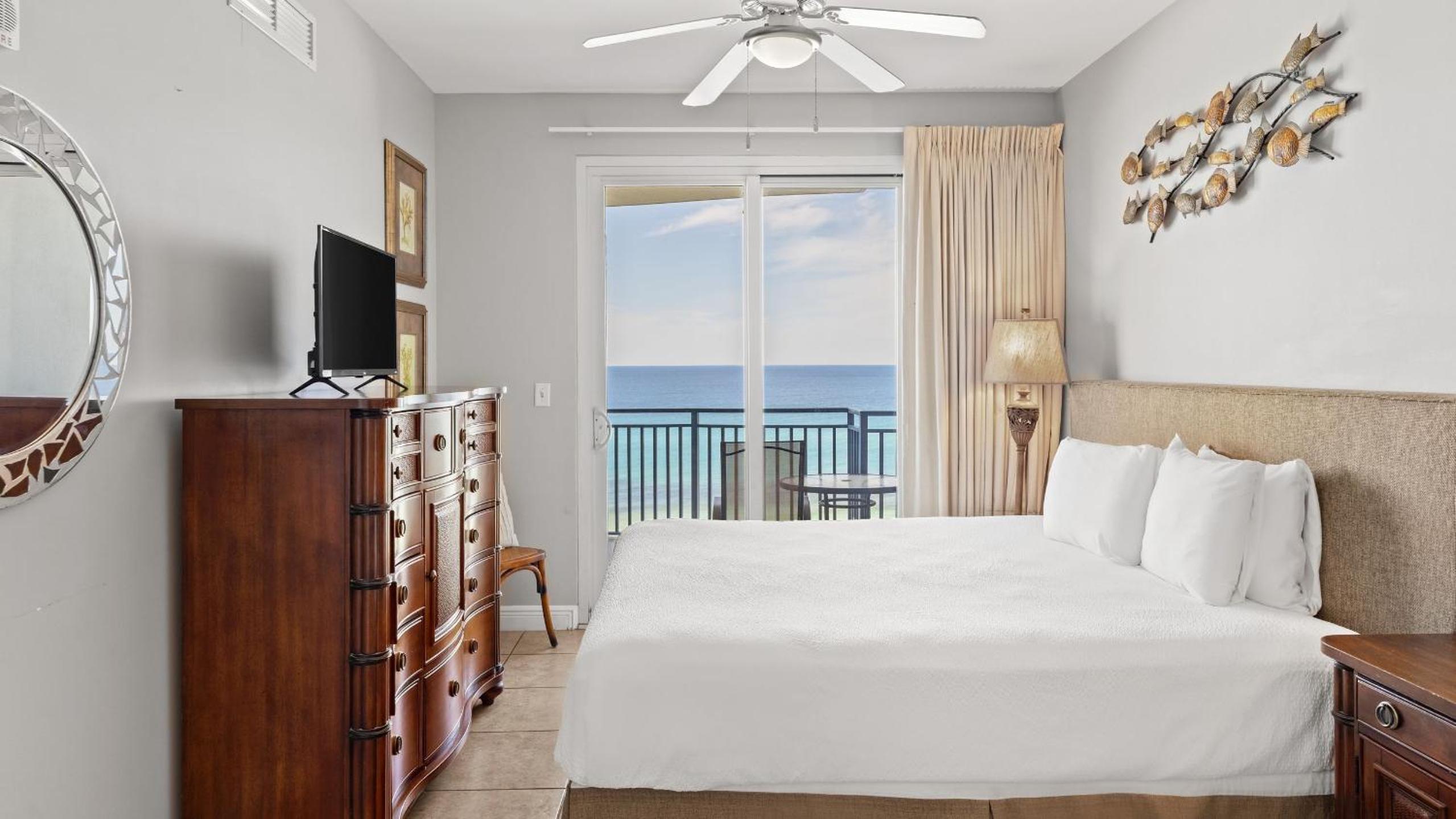 2 Beachfront Condos BBQ Balconies Resort Pool Hot Tub Direct Beach Access